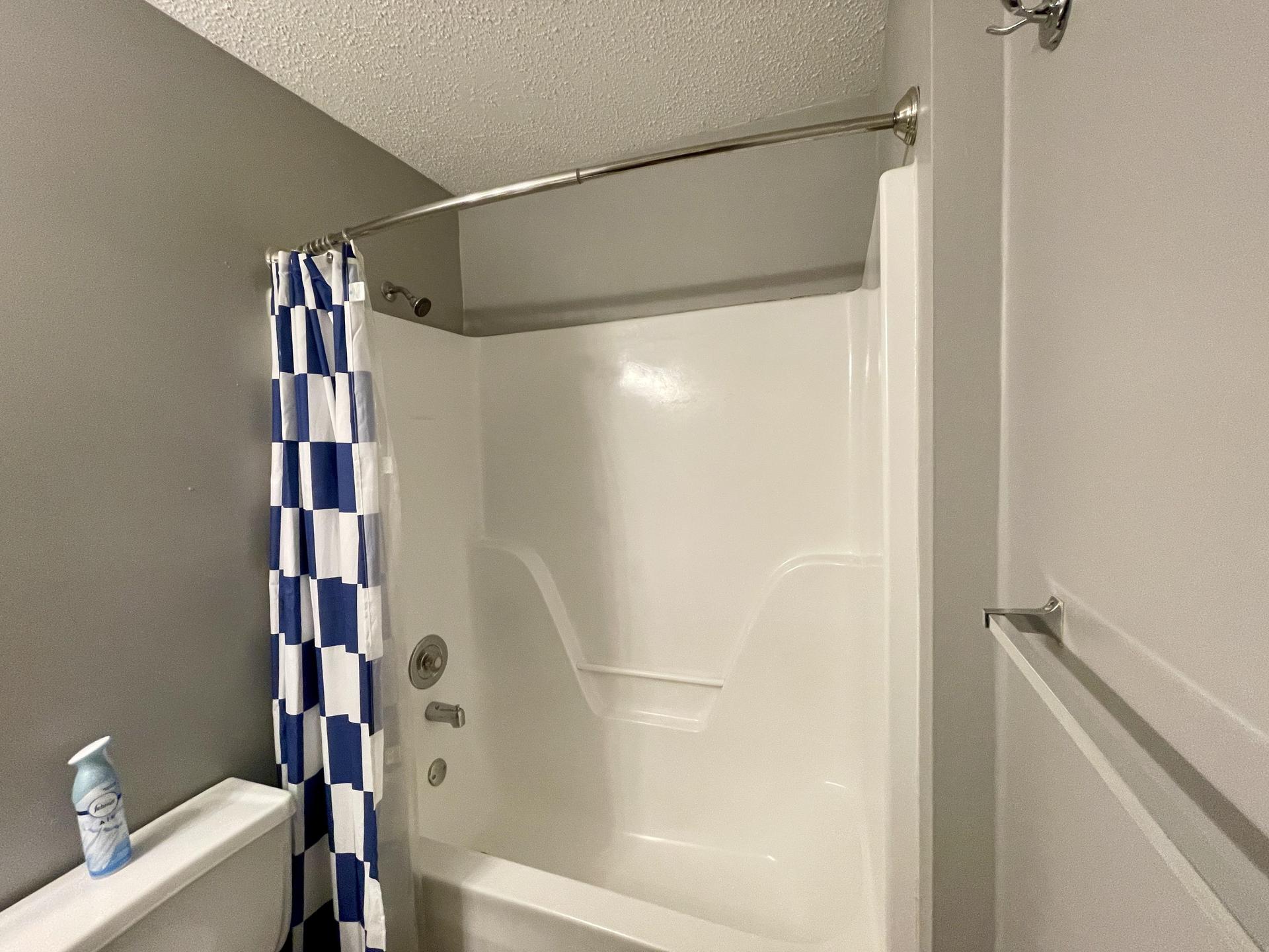 Bath 1 - Shower / Tub