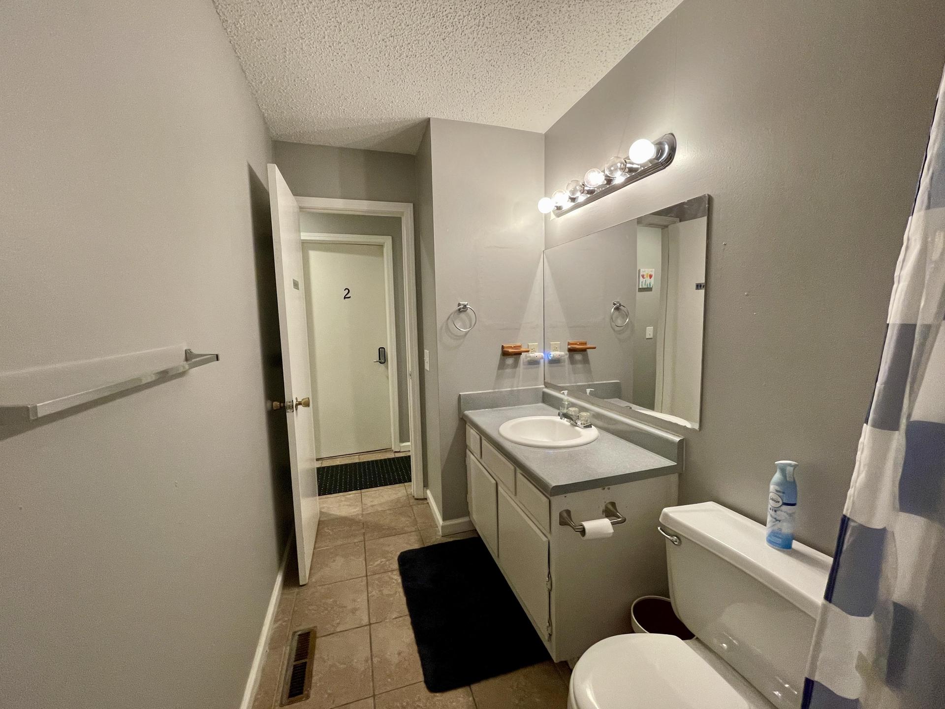 Bath 1 - Large Vanity, Tile Floor