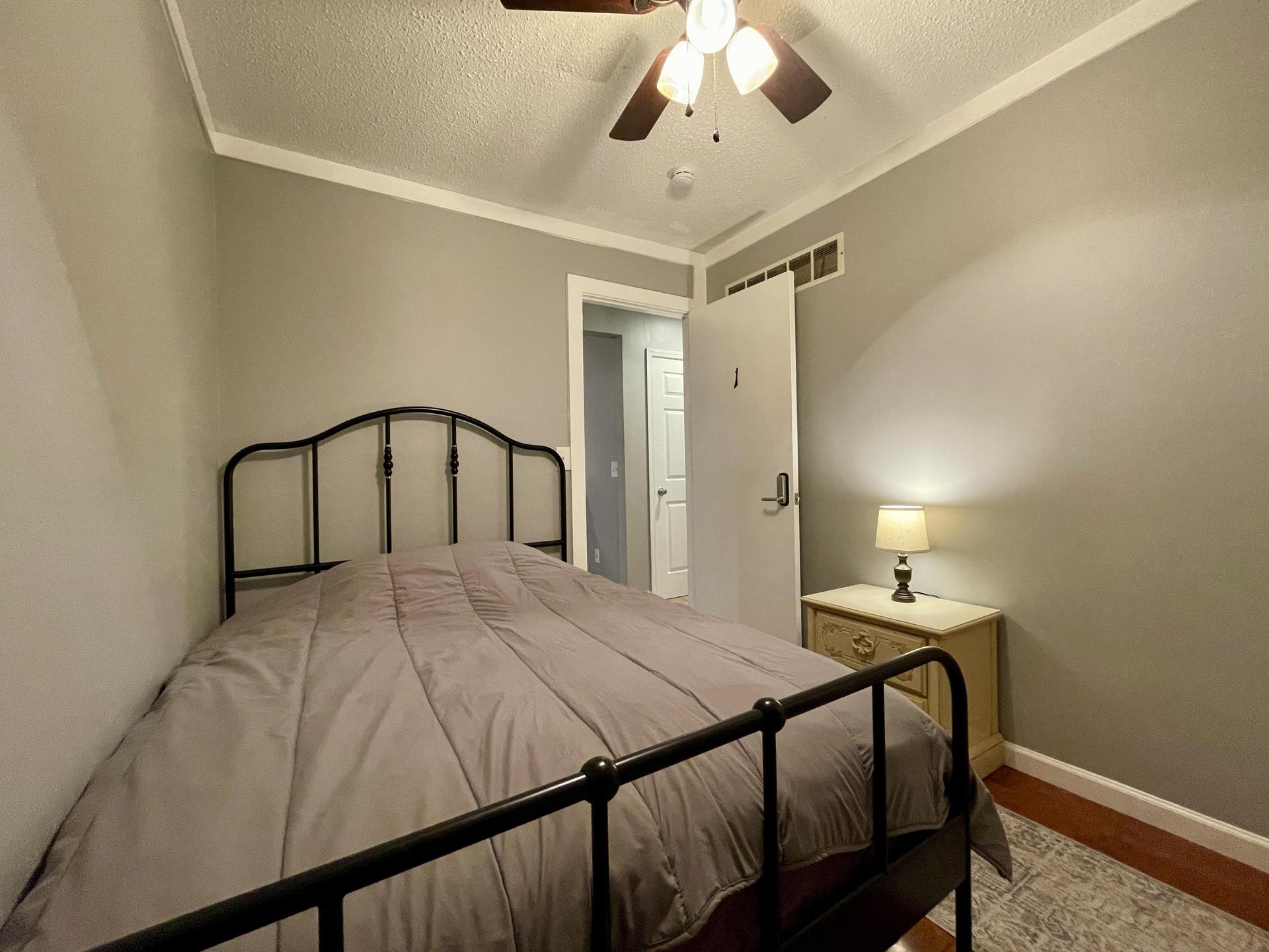 Bed 1 - Full Bed, Nightstand and Lamp, Ceiling