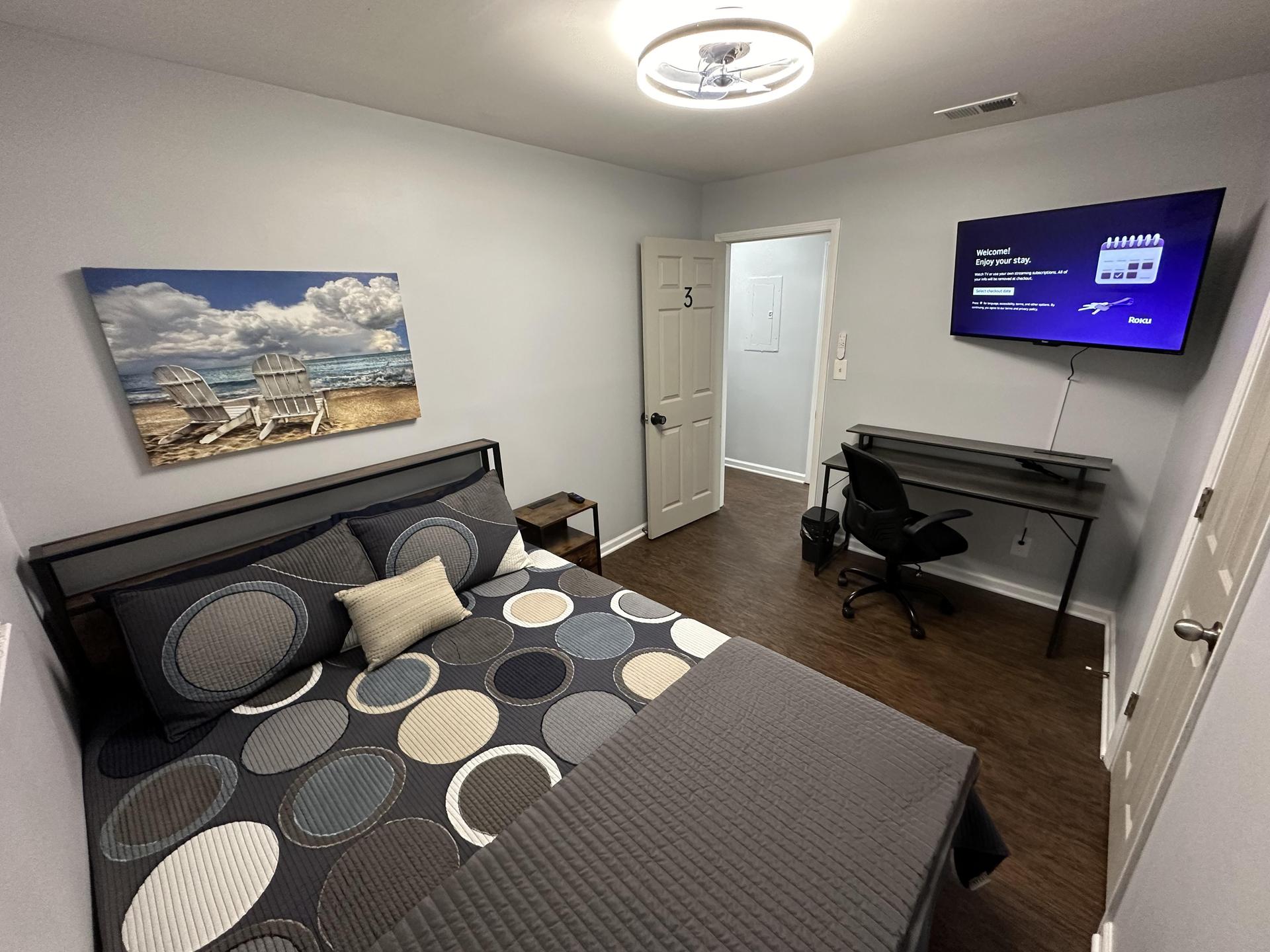 43" Roku TV, 47" Office Desk and Chair