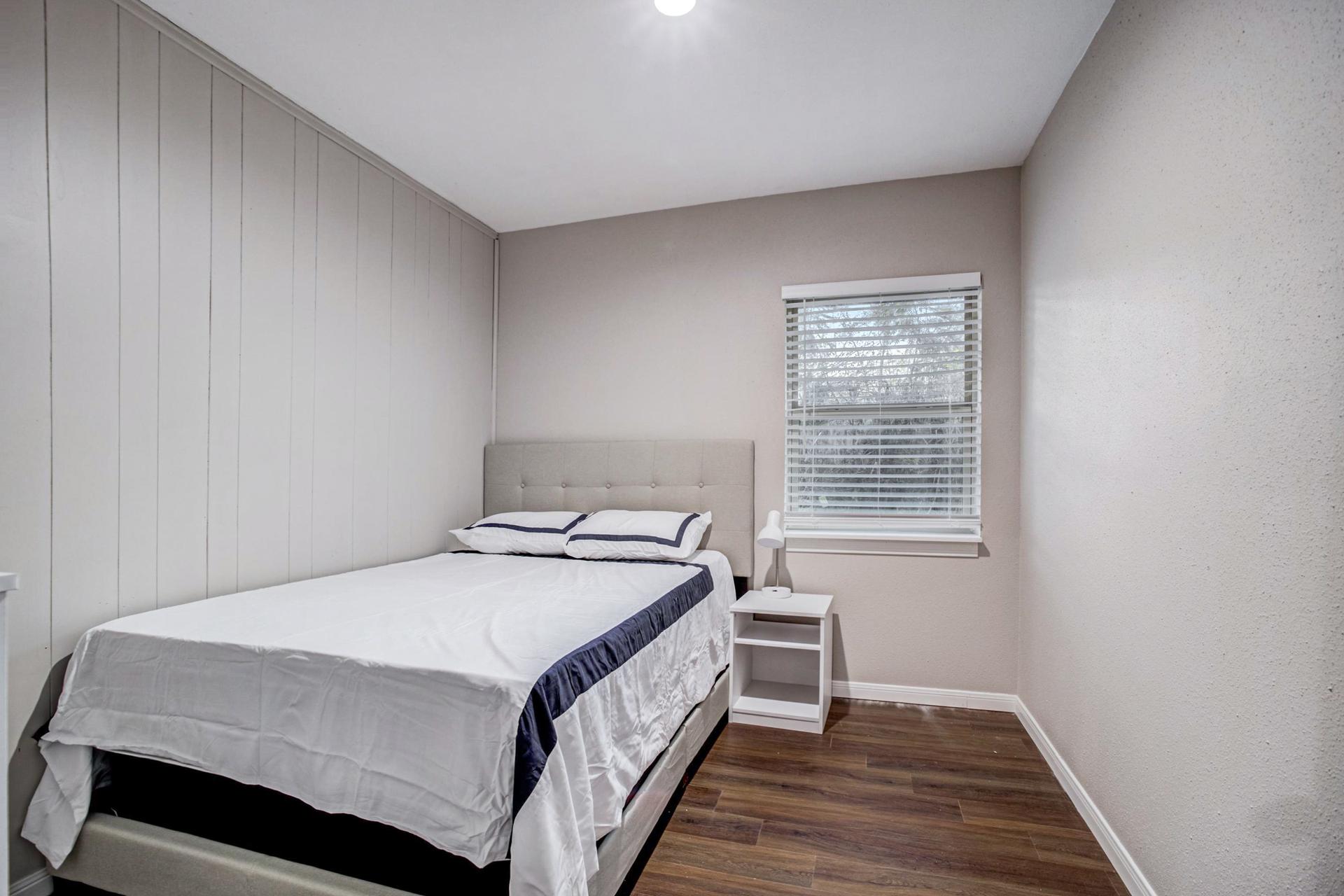 bedroom, detected: bed, window blind
