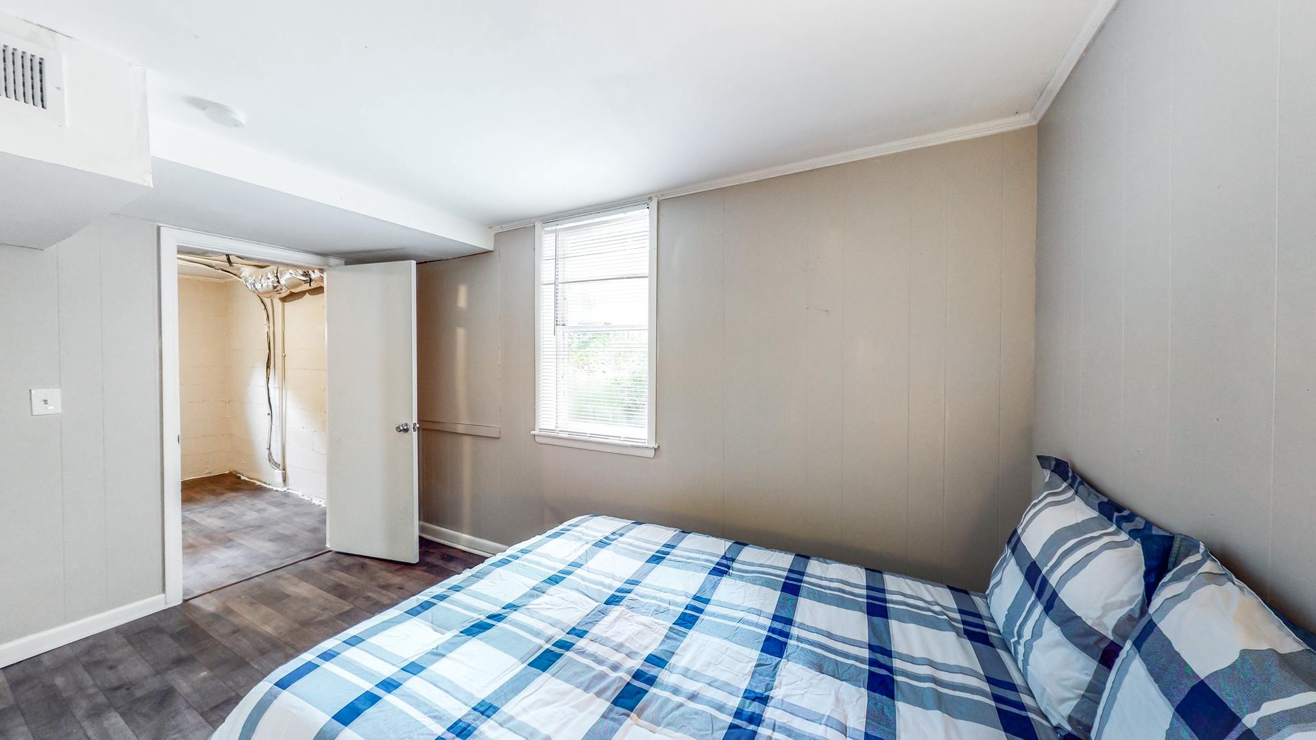 bedroom, detected: bed, window blind