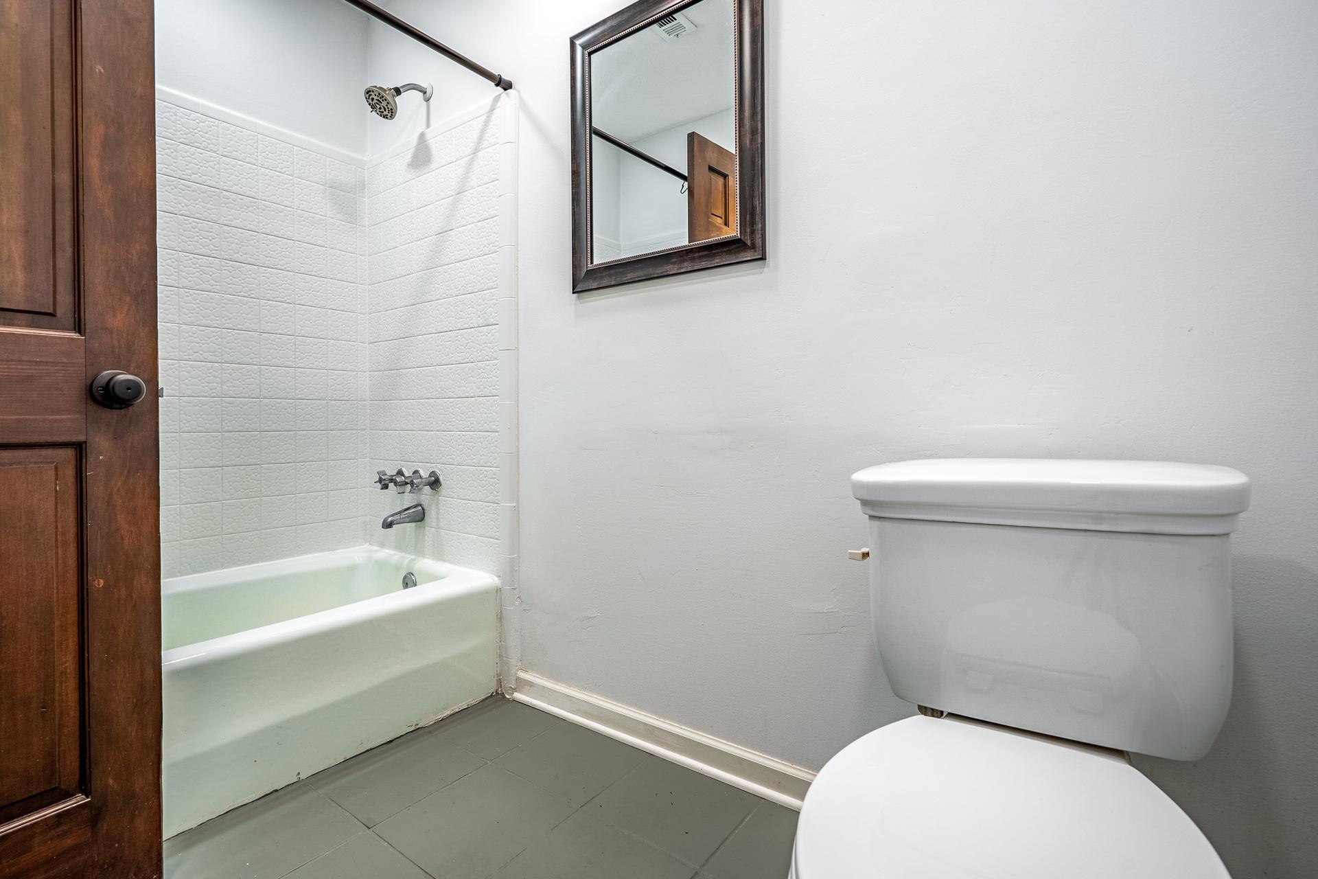 bathroom, detected: bathtub