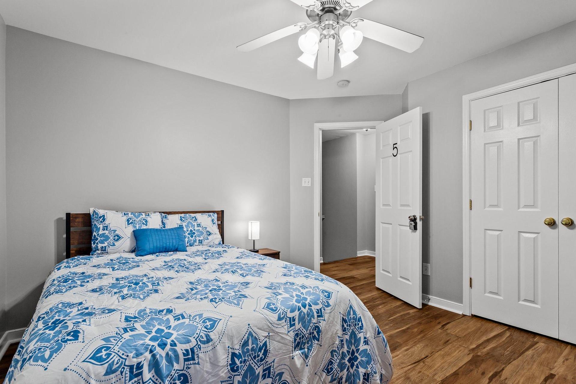 Spacious Bedroom with Desk and Chair – Shared Bathroom
Located on the Second Floor