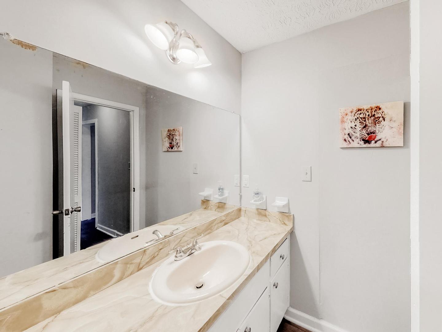 Bathroom(s)