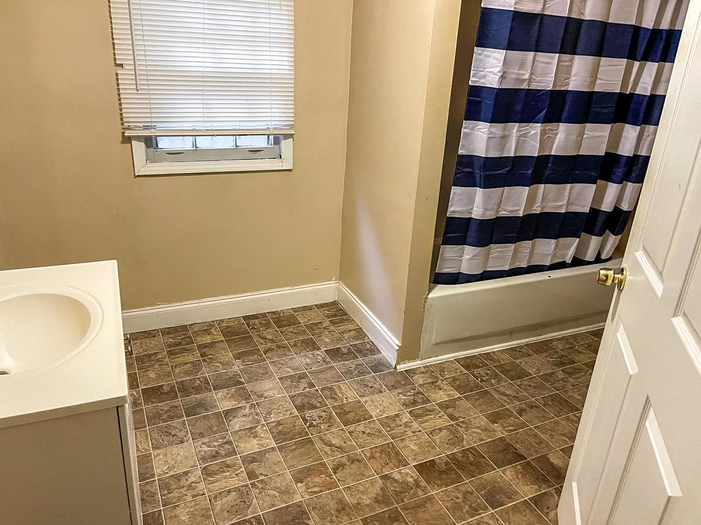 Bathroom(s)
