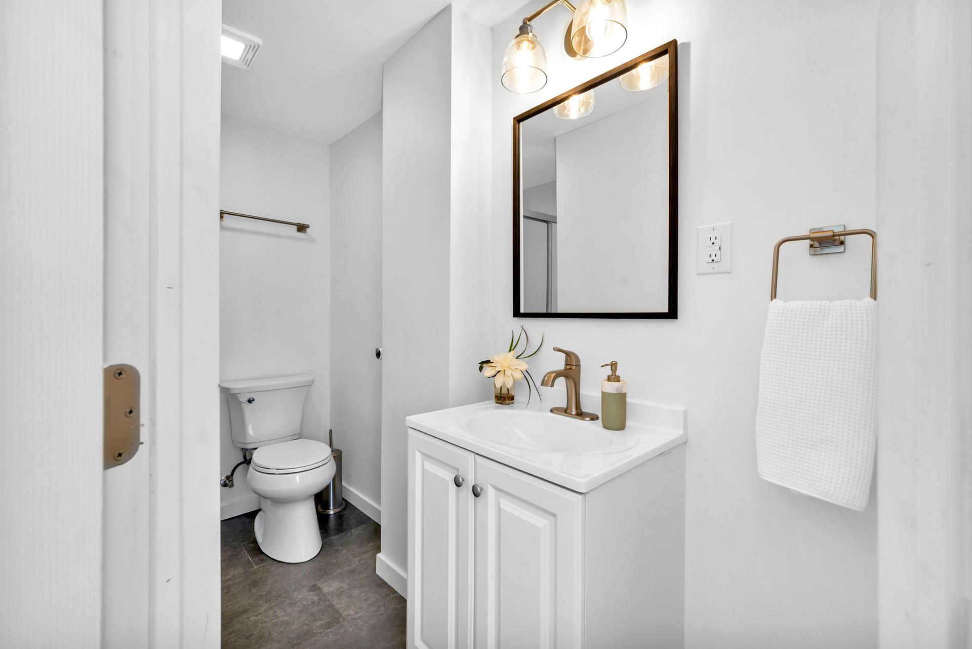 Private full bathroom in Bedroom #1