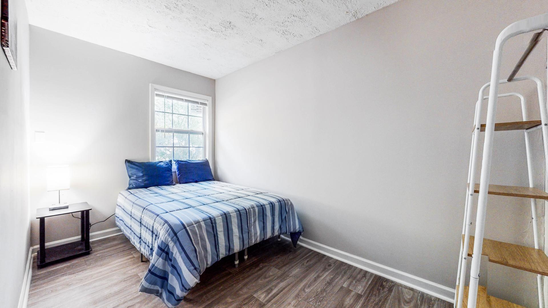 bedroom, detected: bed, window blind