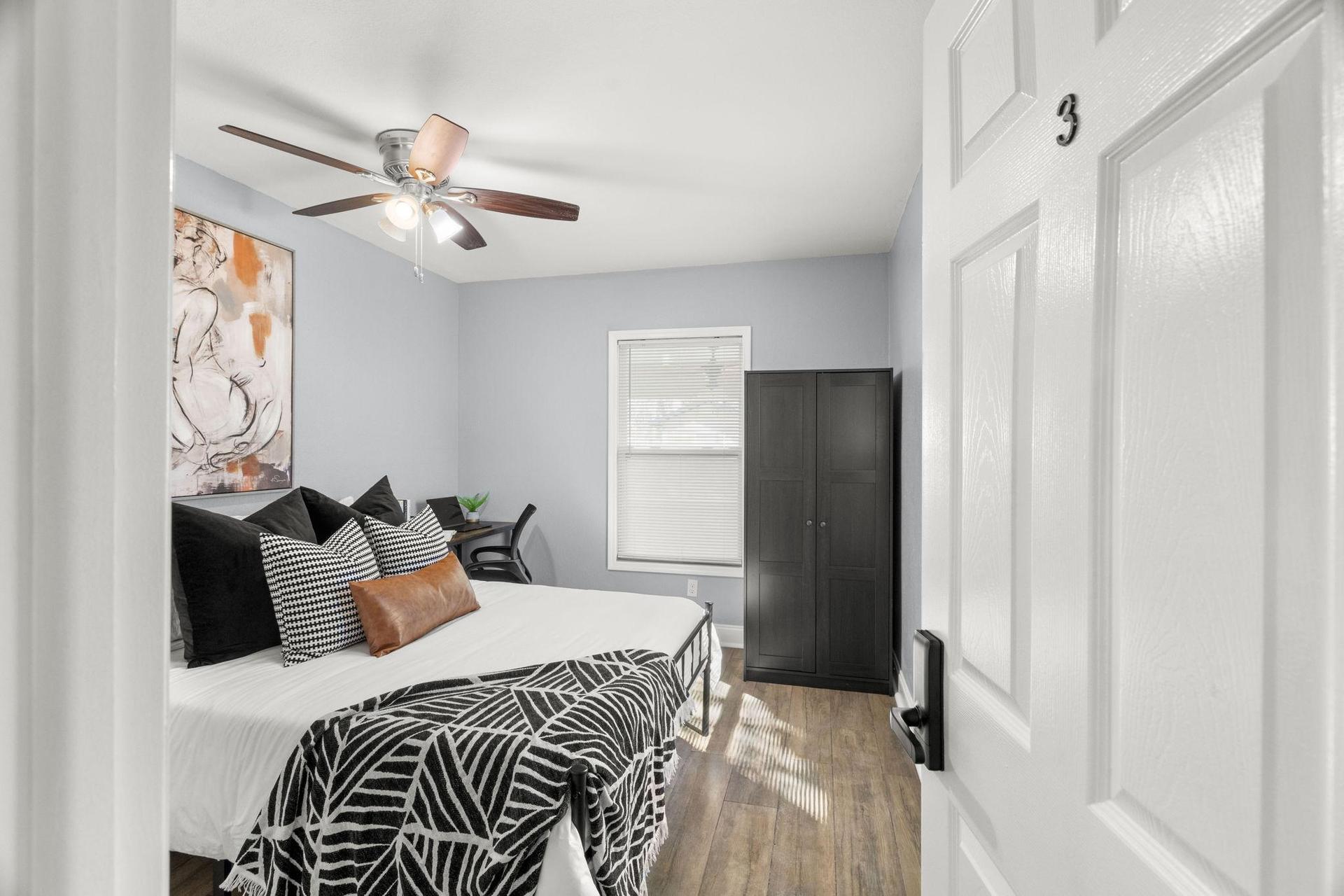 Disclaimer: This photo has been staged. Not all furnishings seen will be provided.