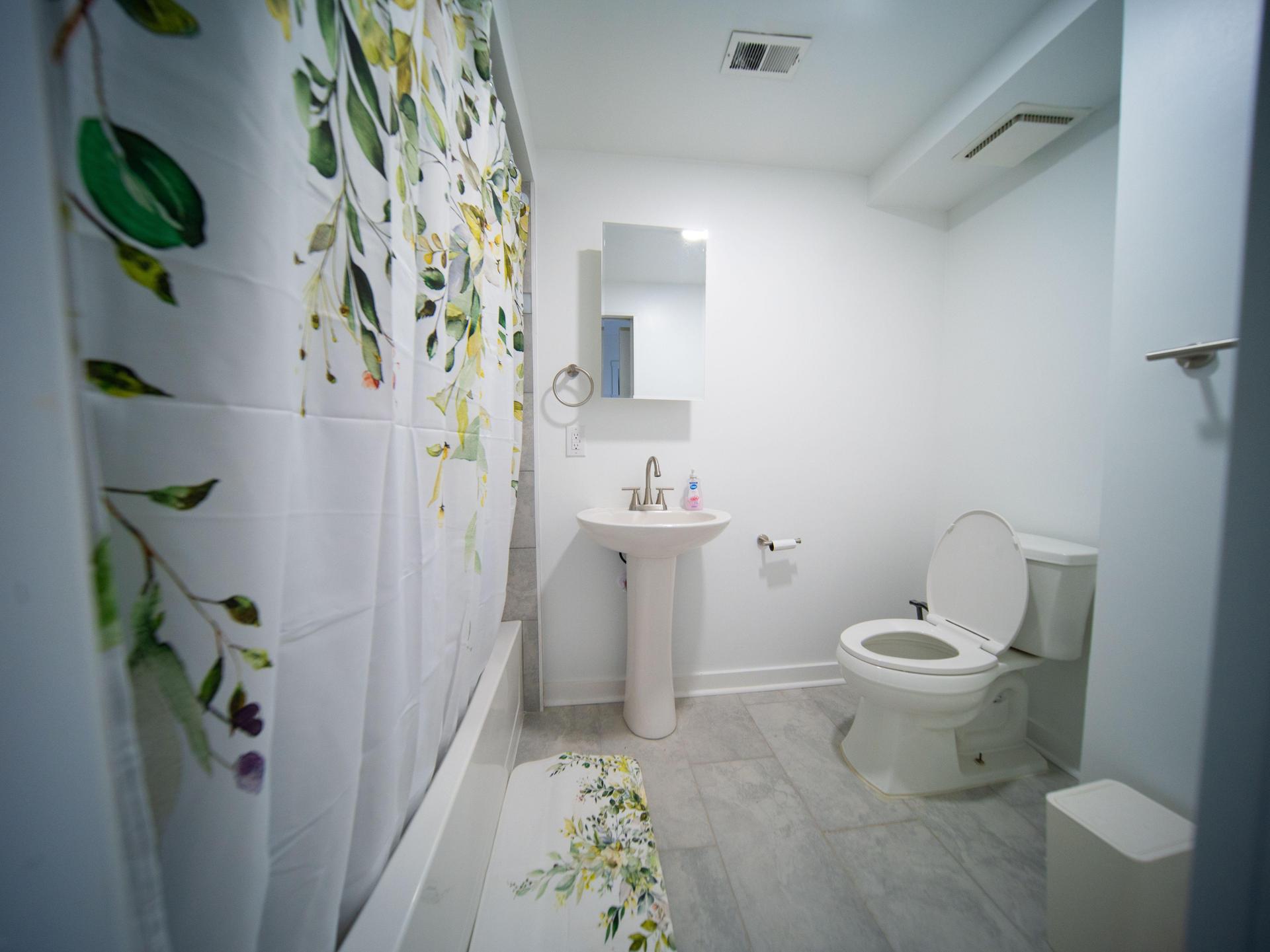 First floor full bathroom w tub