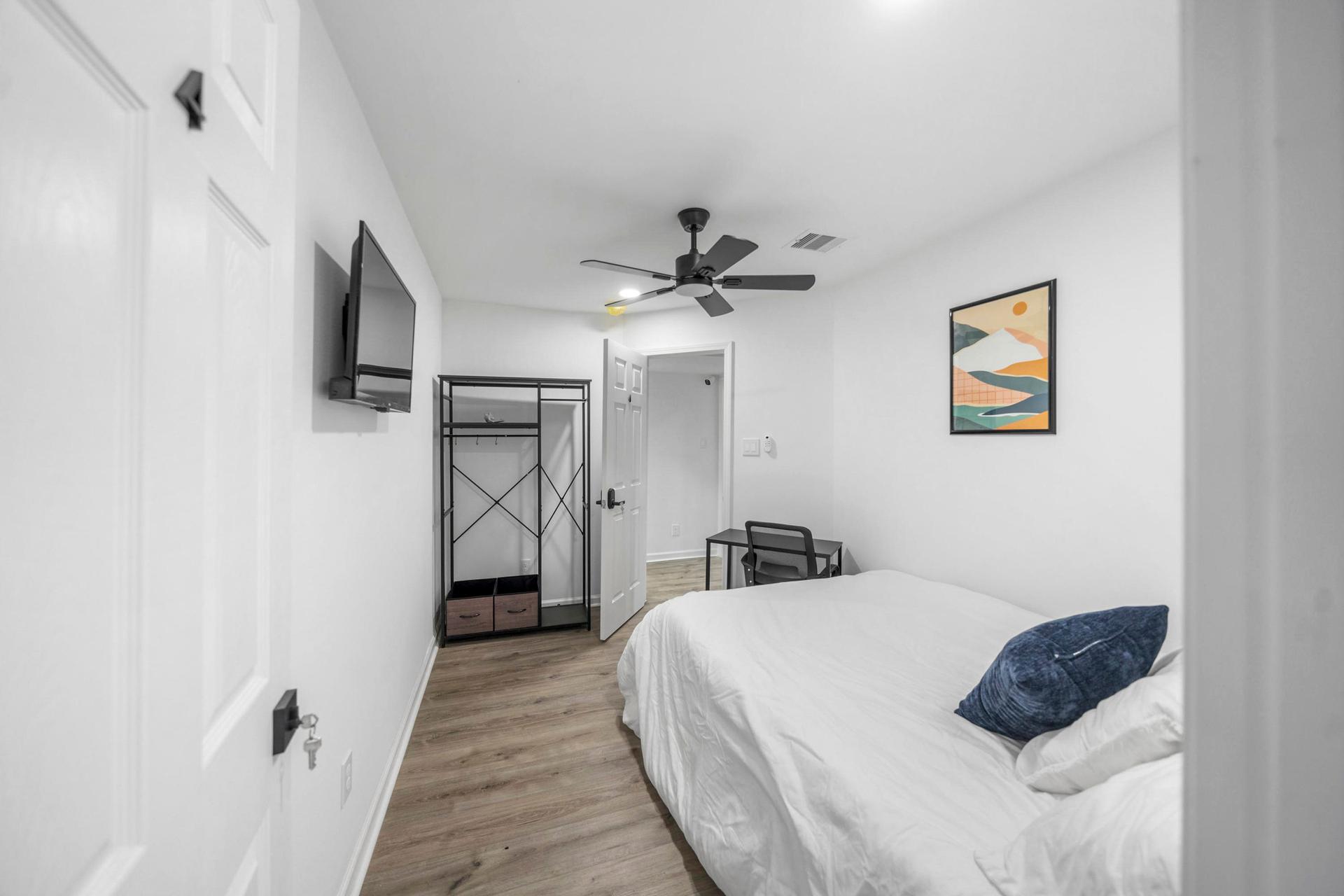 bedroom, detected:bed, ceiling fan