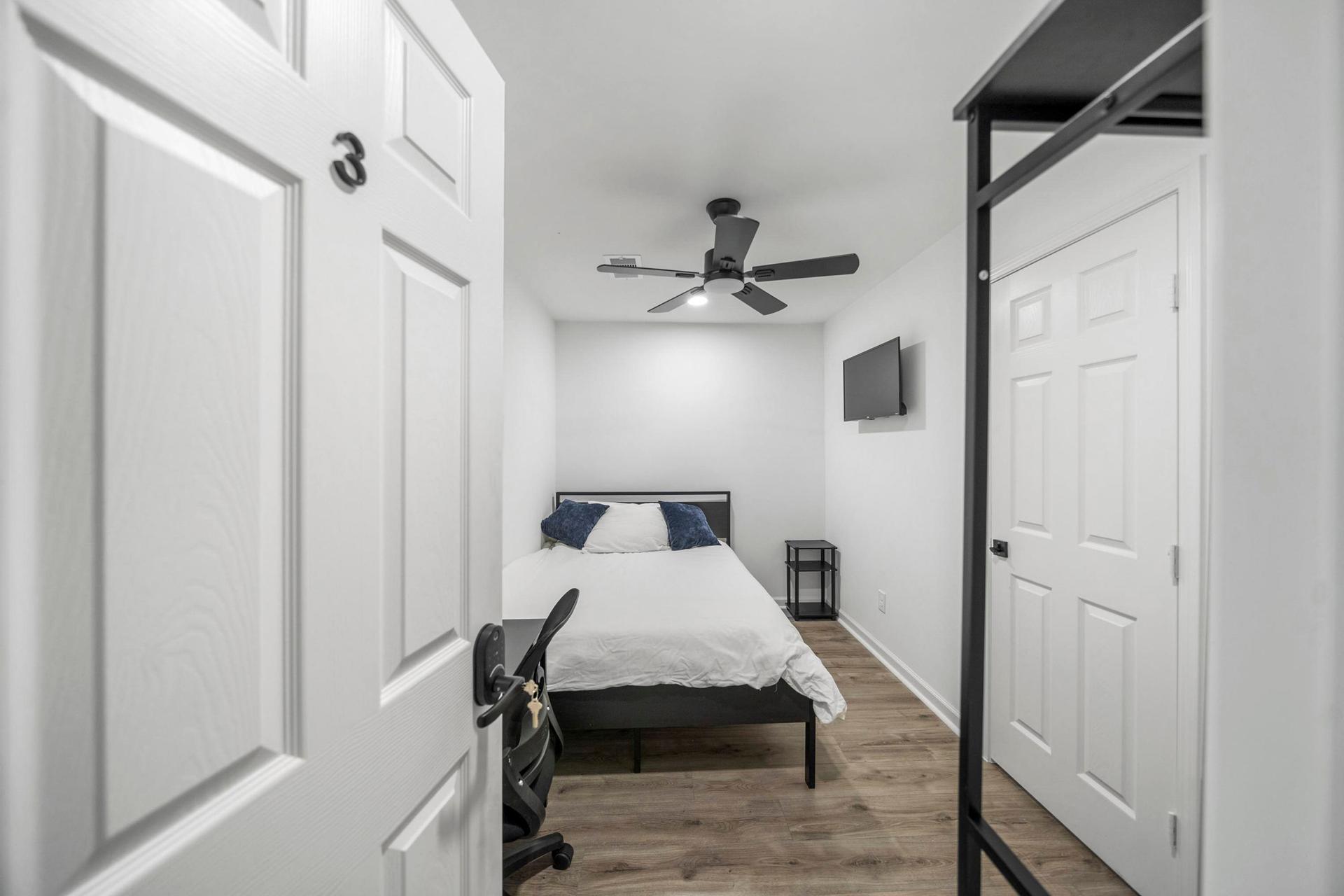 bedroom, detected:bed, ceiling fan