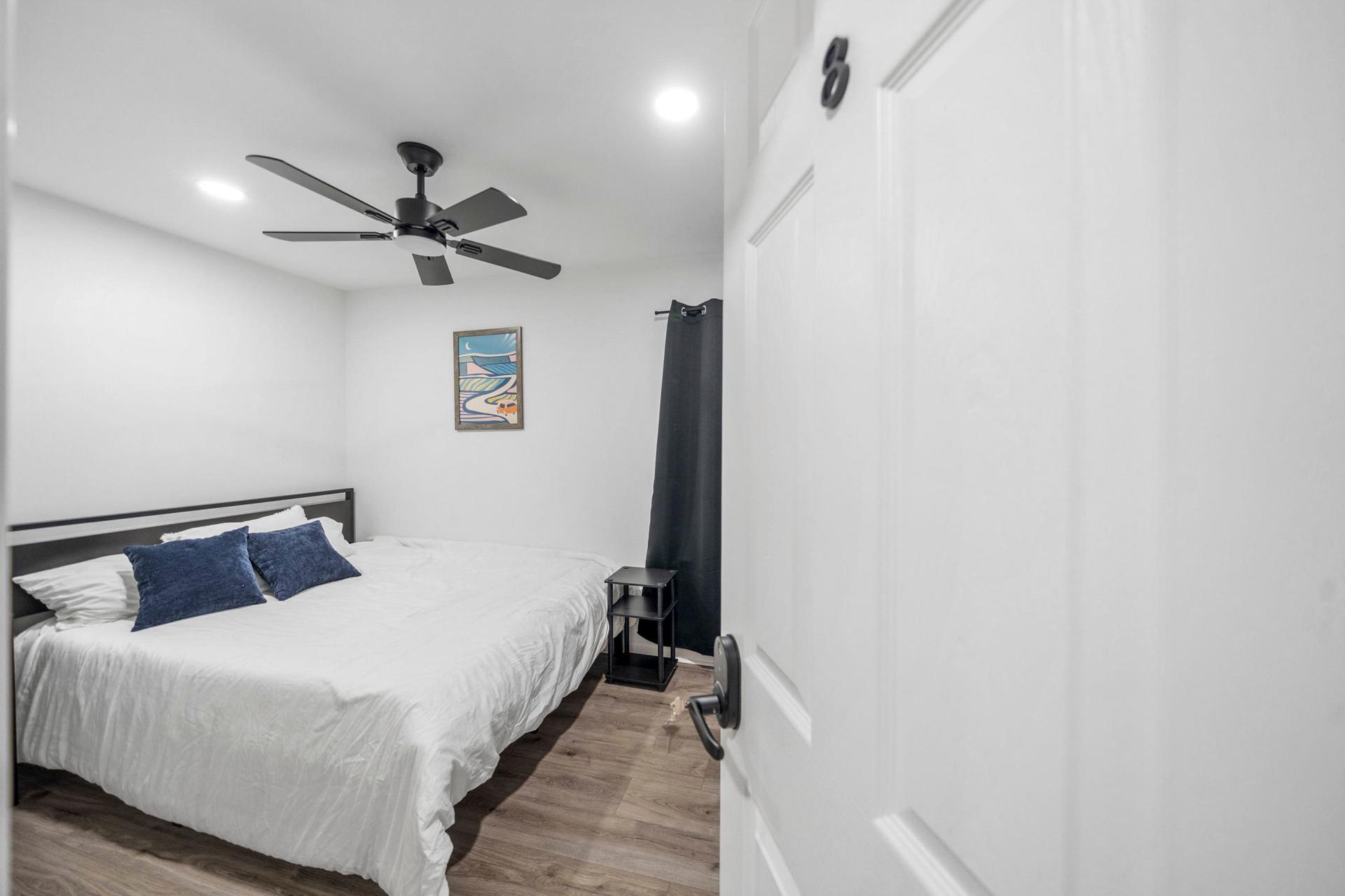 bedroom, detected:ceiling fan, bed