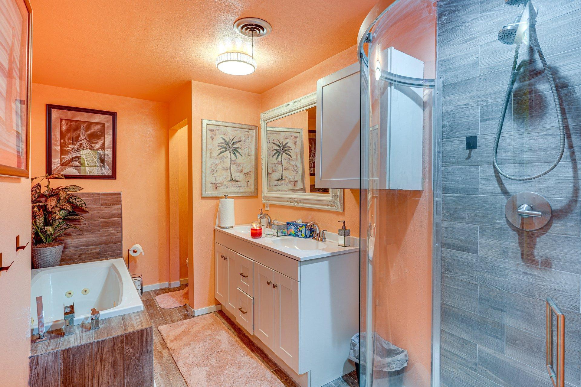Spacious Modern Hallway Bathroom for Bedroom 3 and 4