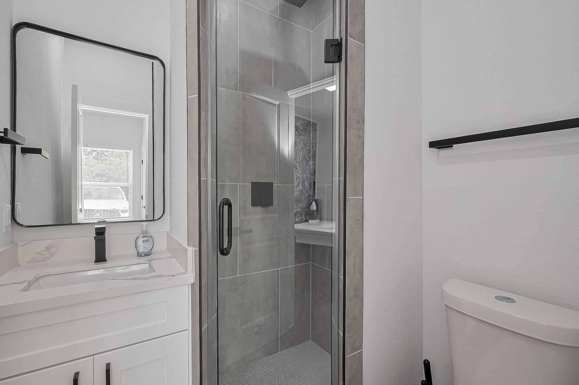 The VanGogh's Private Ensuite Bathroom.