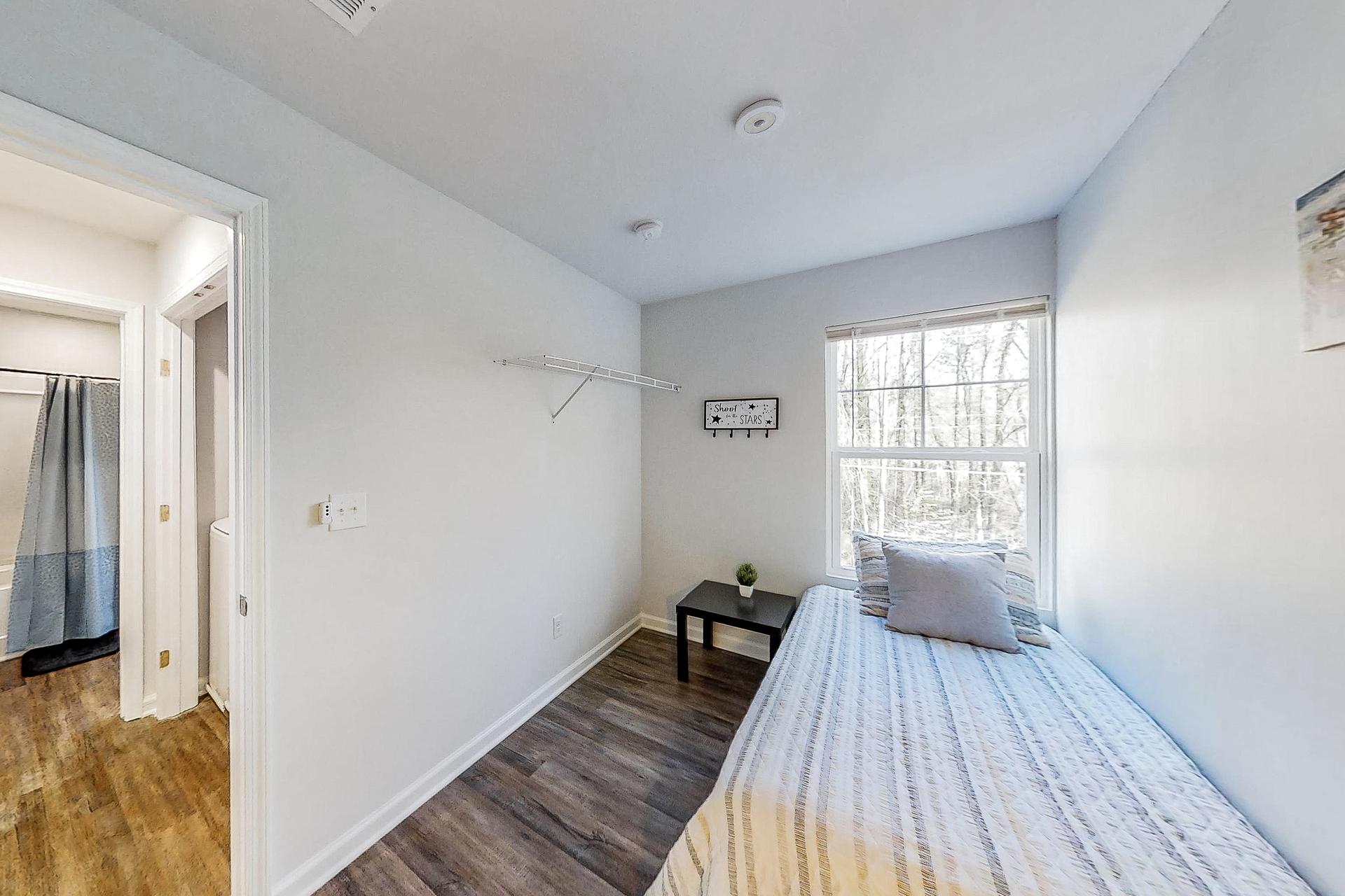 bedroom, detected: bed, window blind