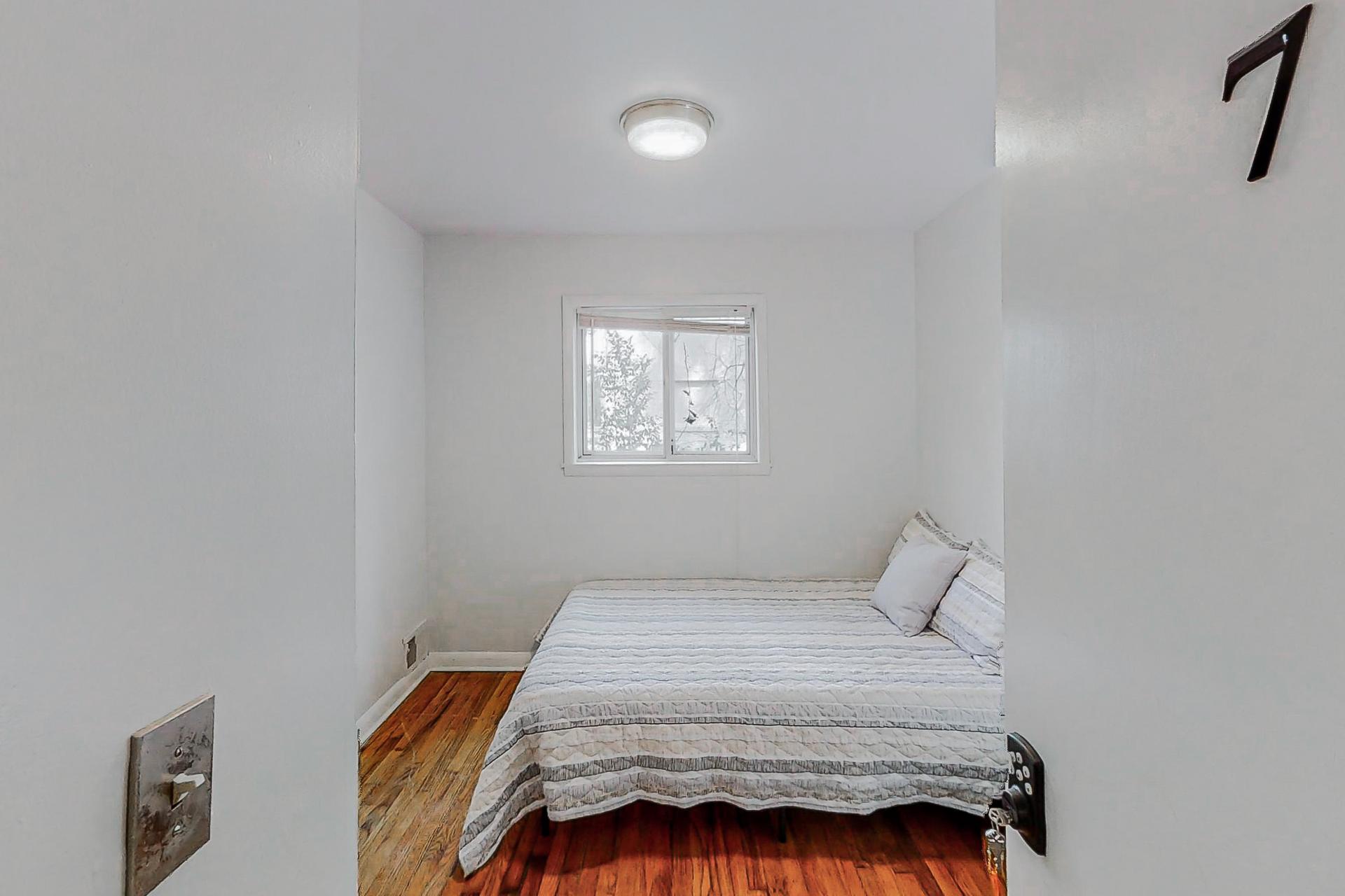 bedroom, detected: bed