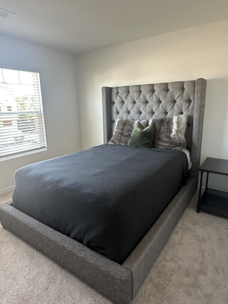Queen bed with TV - Private room