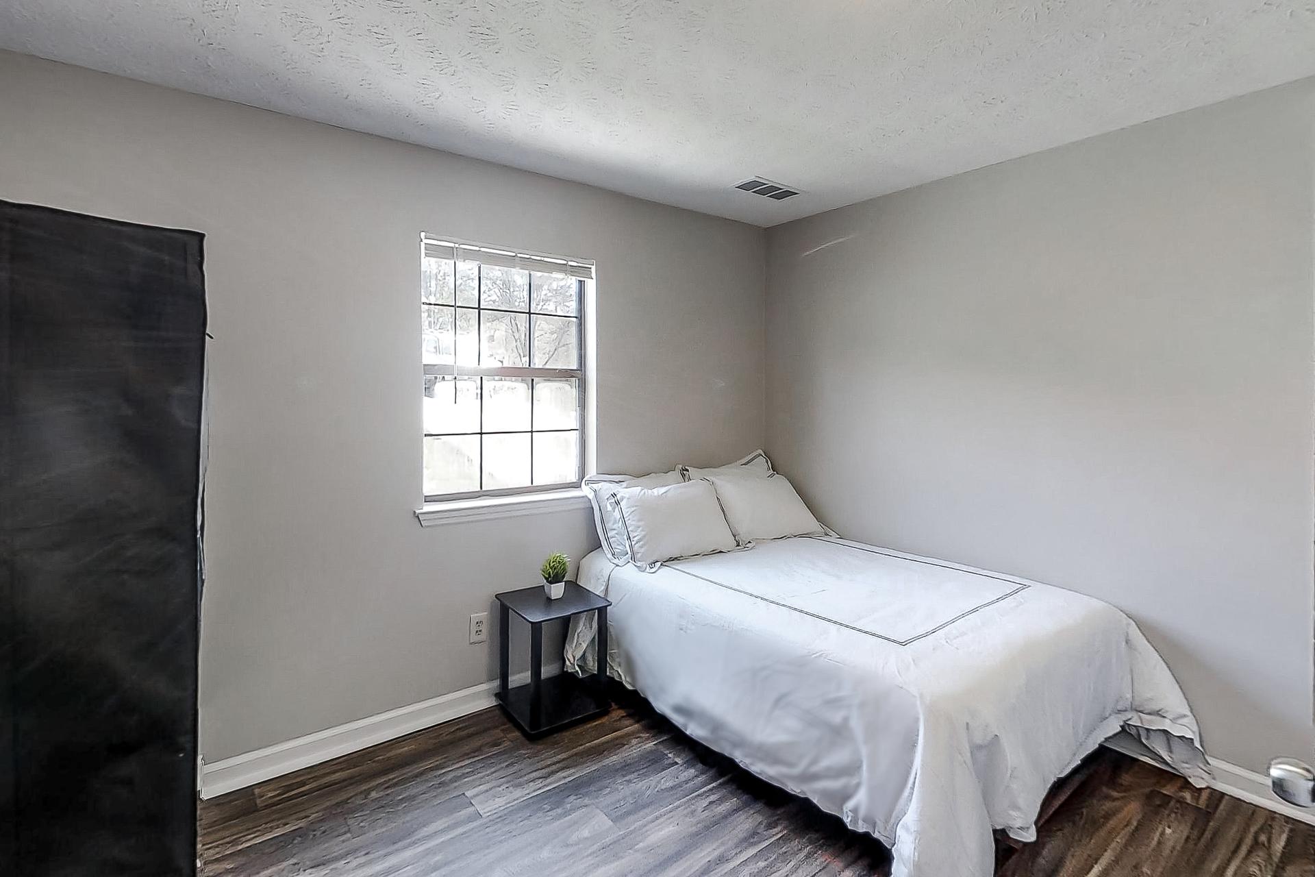 bedroom, detected: bed, window blind