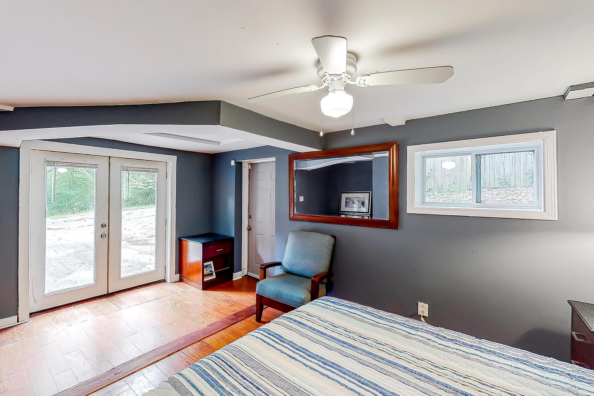 bedroom, detected: ceiling fan, window blind, bed