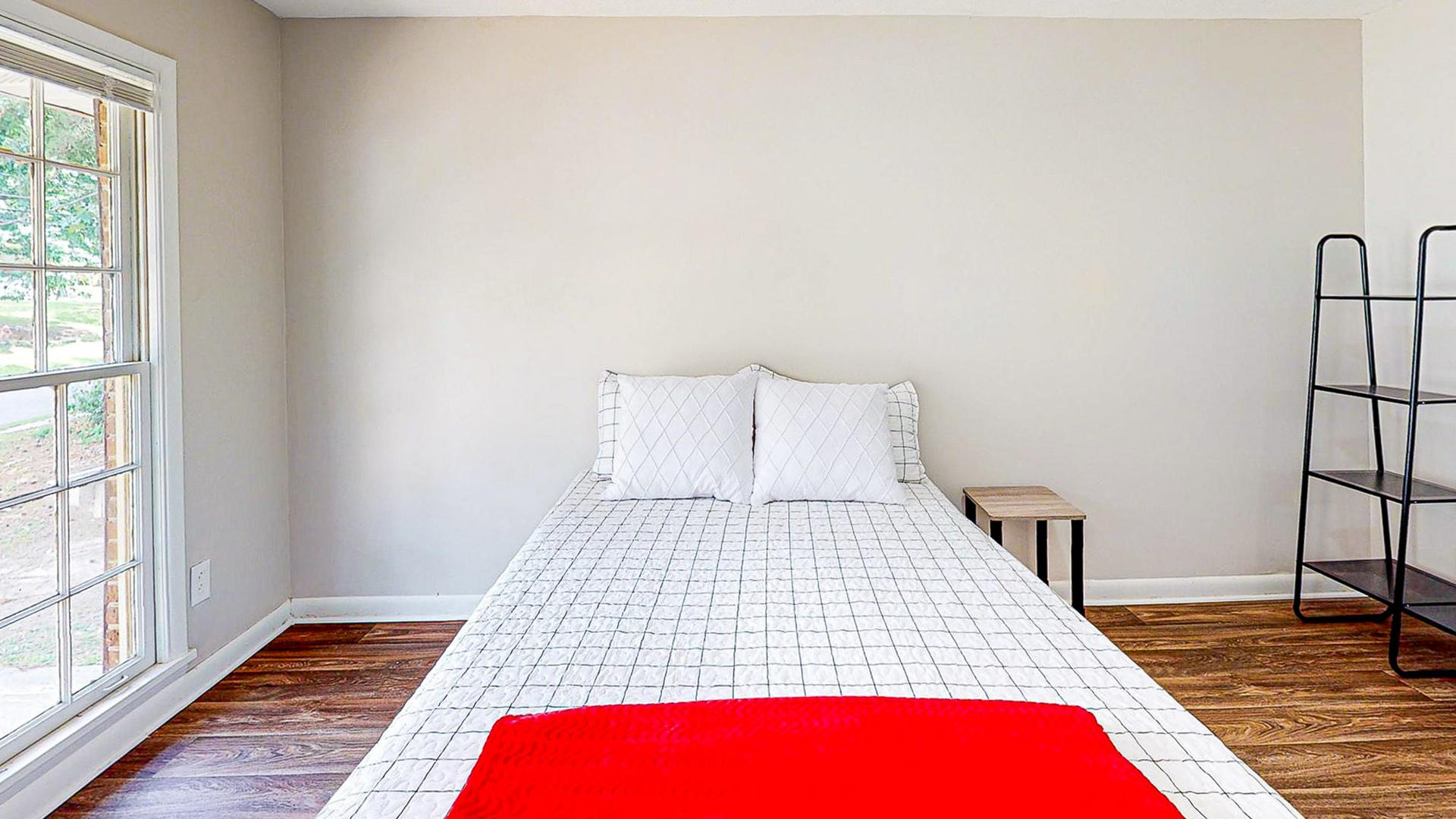 bedroom, detected: bed, window blind