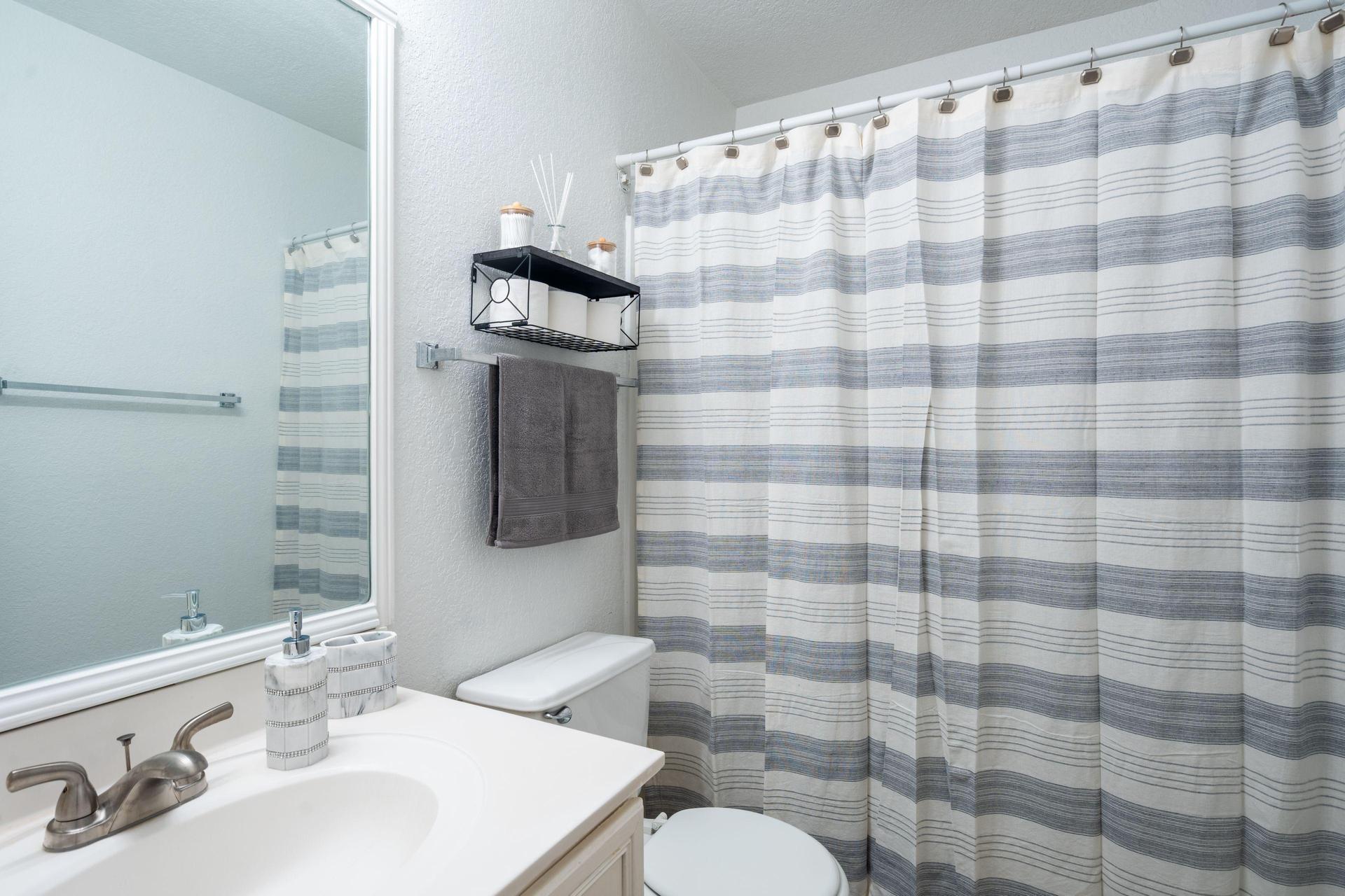 Shared Hallway Bathroom.