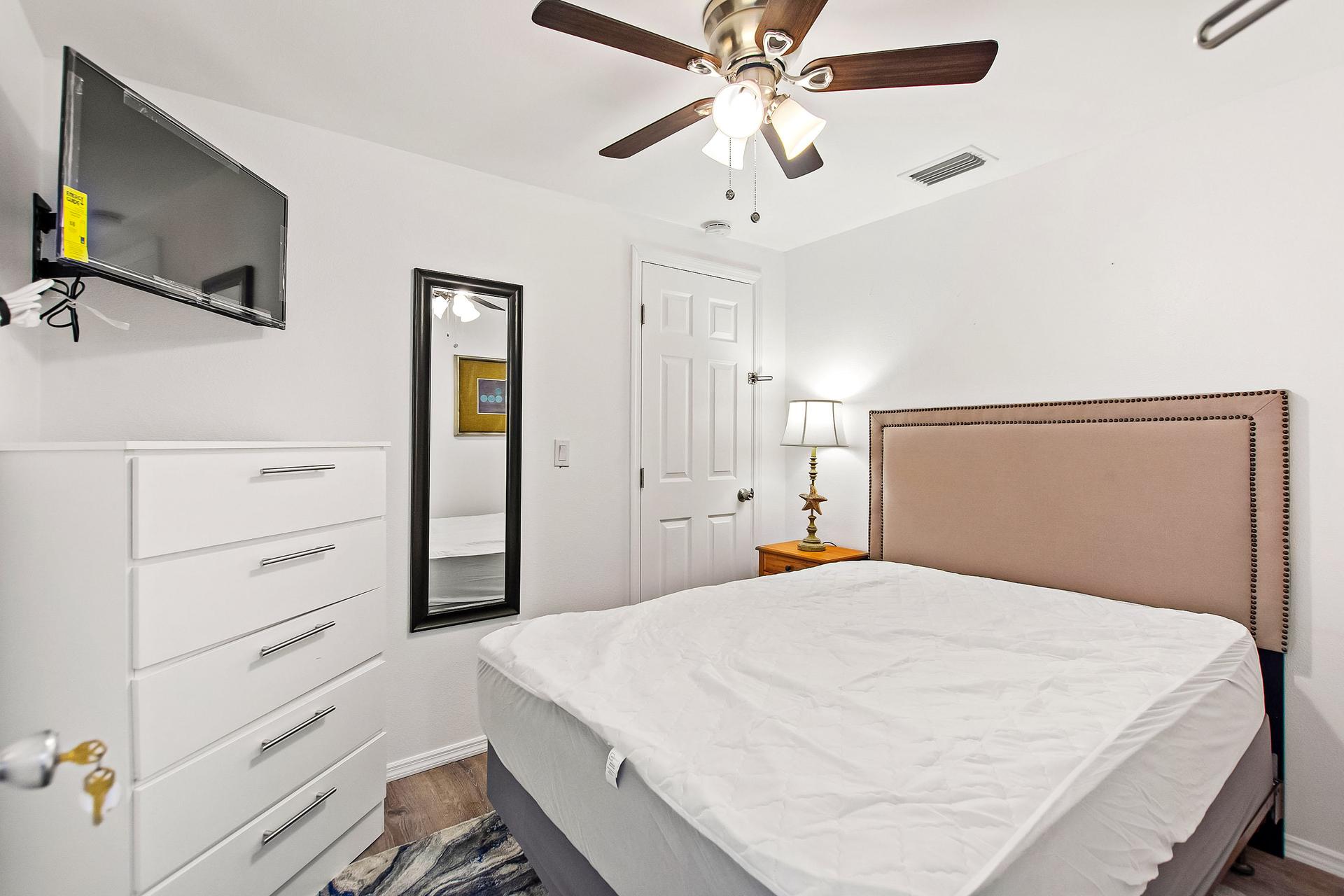 bedroom, detected: ceiling fan, bed, window blind