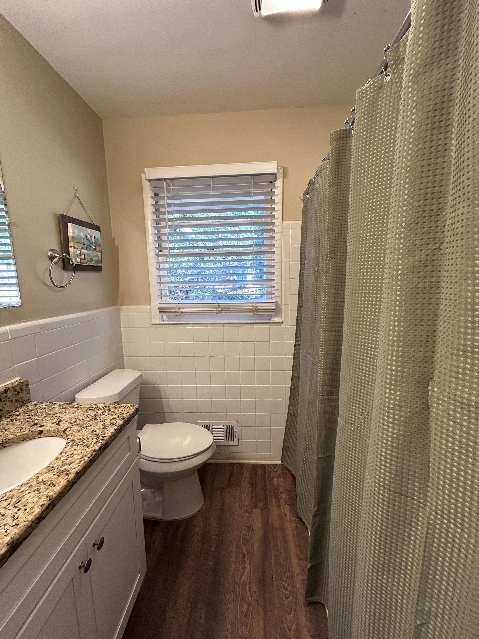 Shared Bathroom for 3 - Rostered Cleaning
