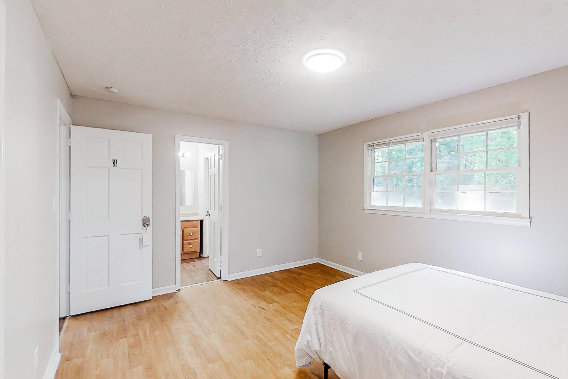 bedroom, detected: bed, window blind