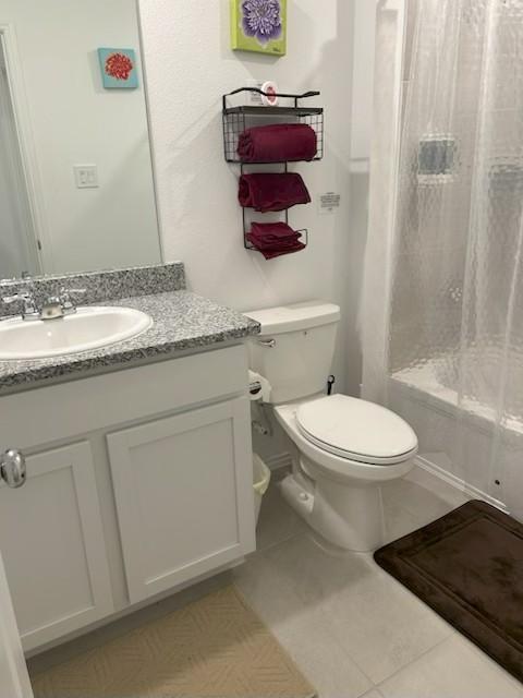 Shared Full Bathroom