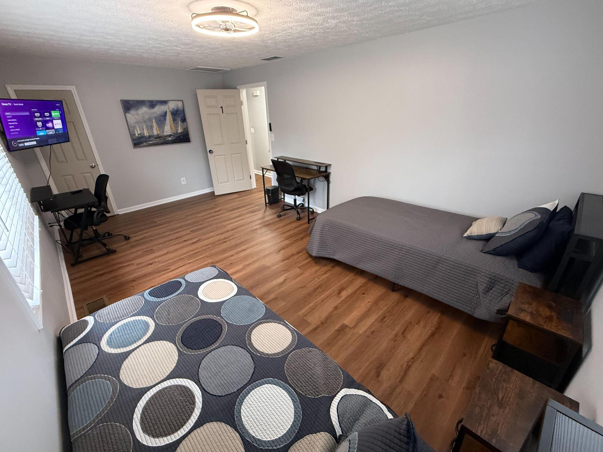 King Bed or 2 Twin XL and can be re-arranged