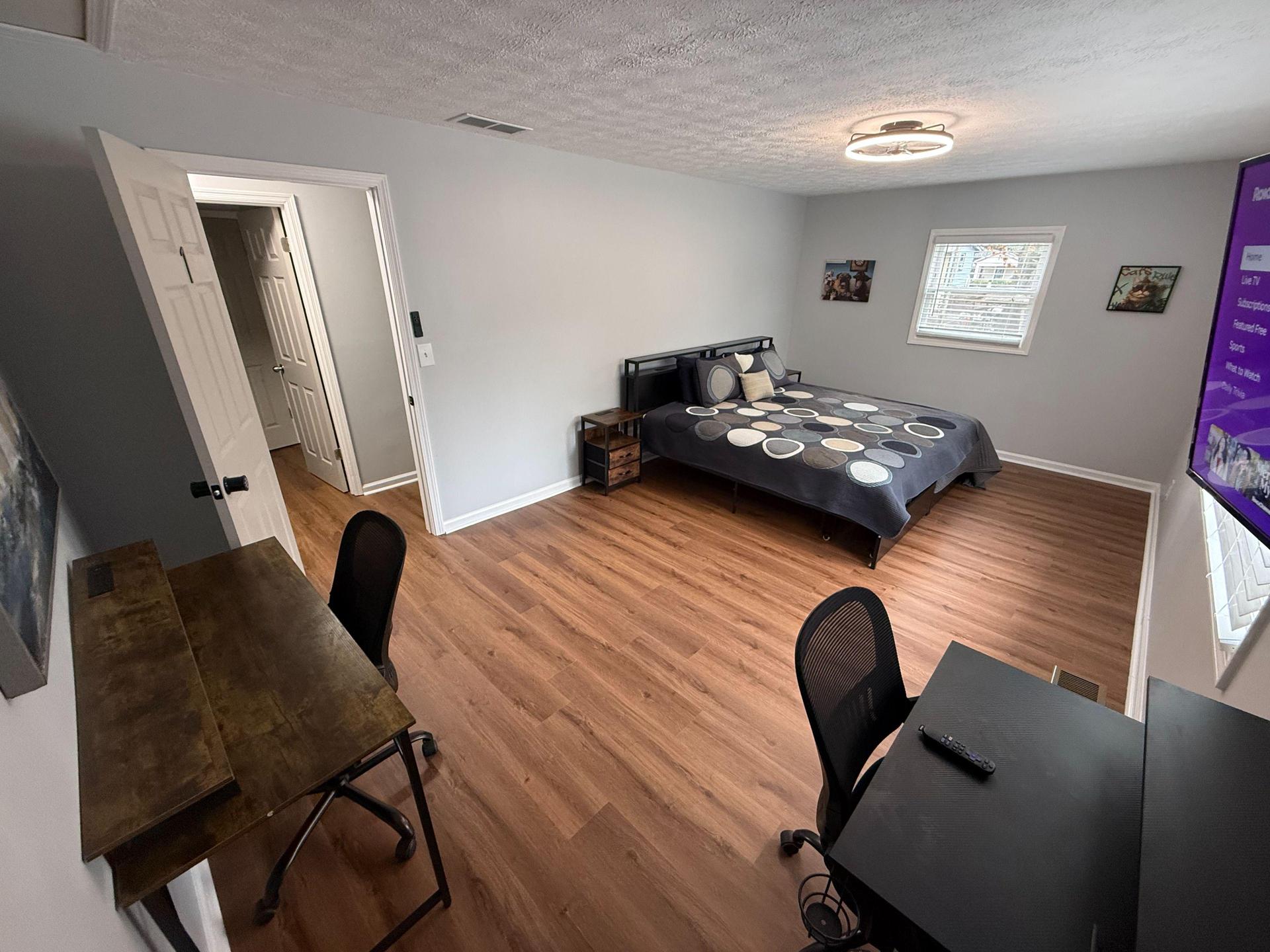 King Bed or 2 Twin XL and can be re-arranged