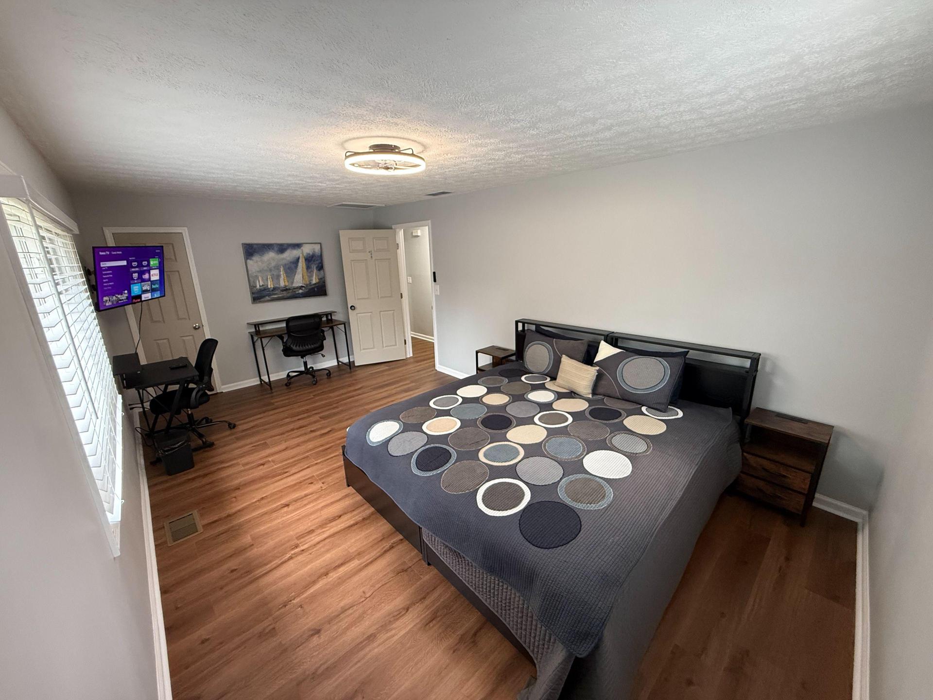 King Bed or 2 Twin XL and can be re-arranged