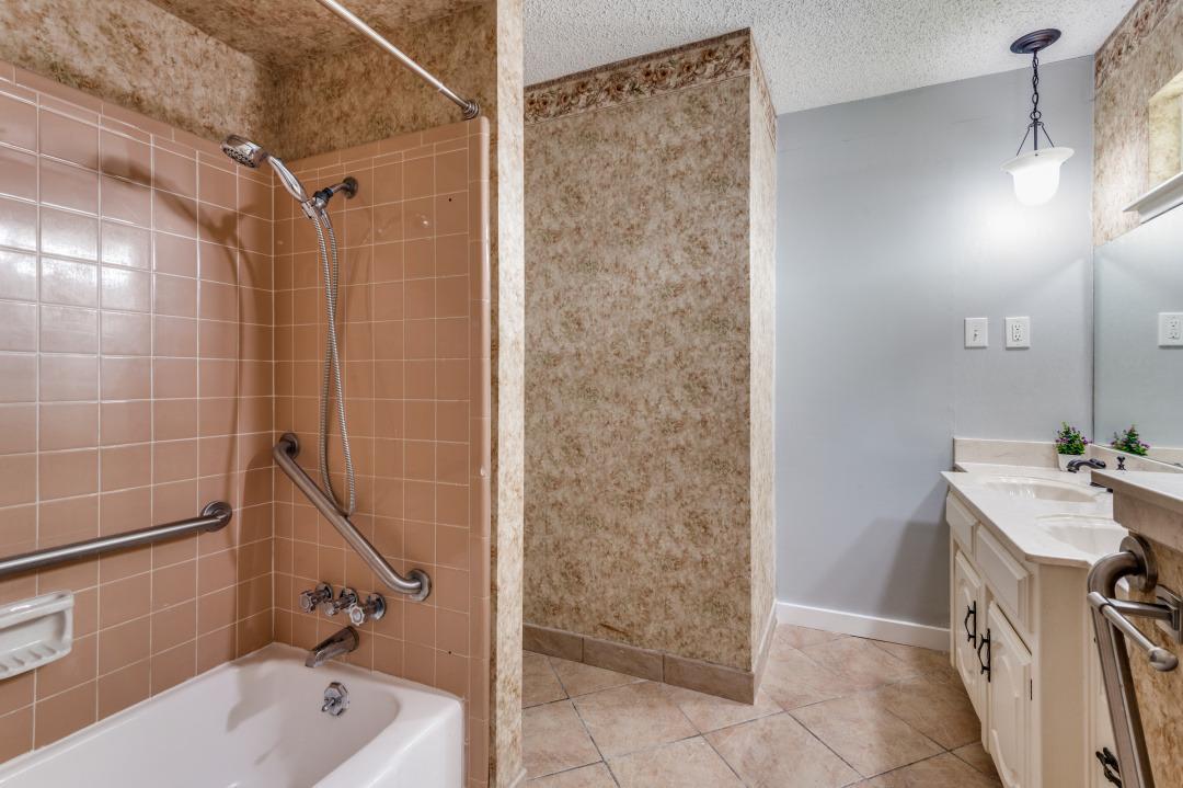 Private Bathroom for Room 9