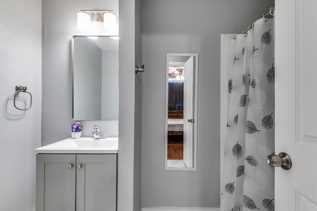 Private Bathroom for Room 10