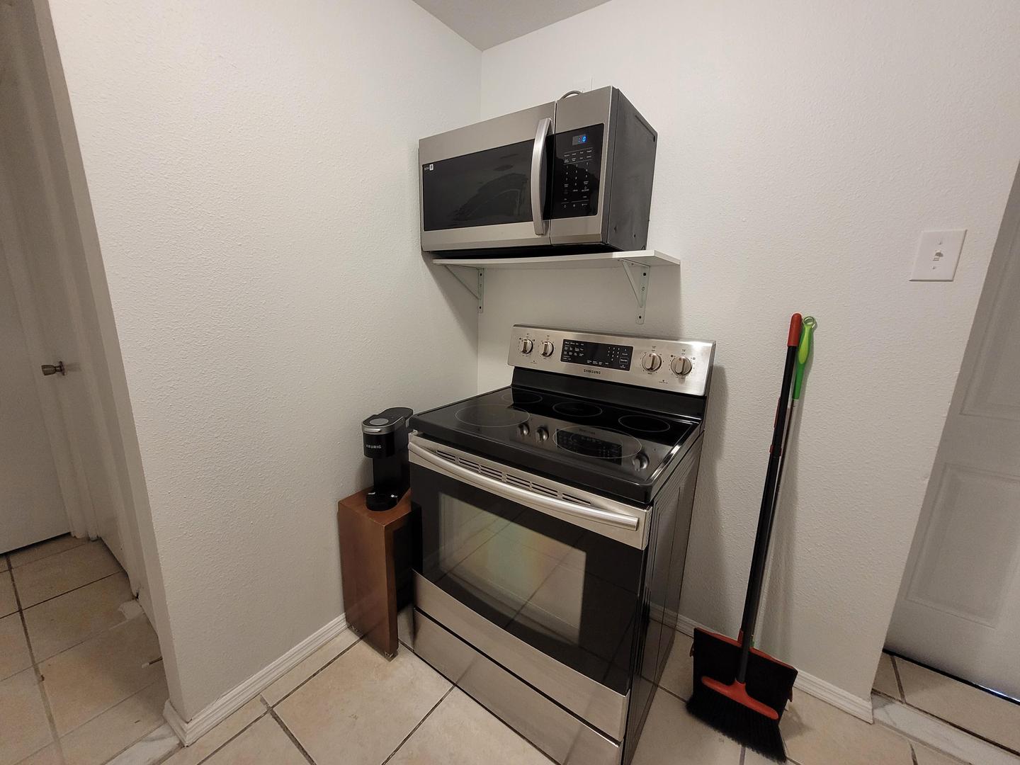 Back unit kitchen for room 6 & 7. 
*No refrigerator *