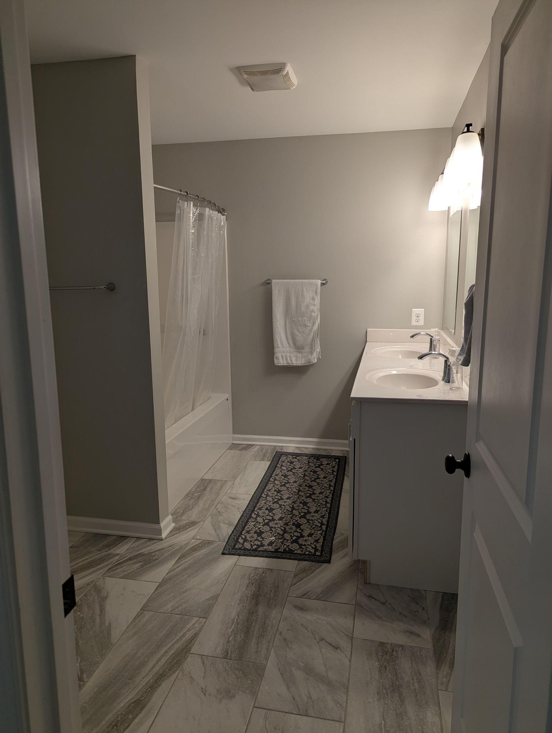 Upstairs Master En suite full bath