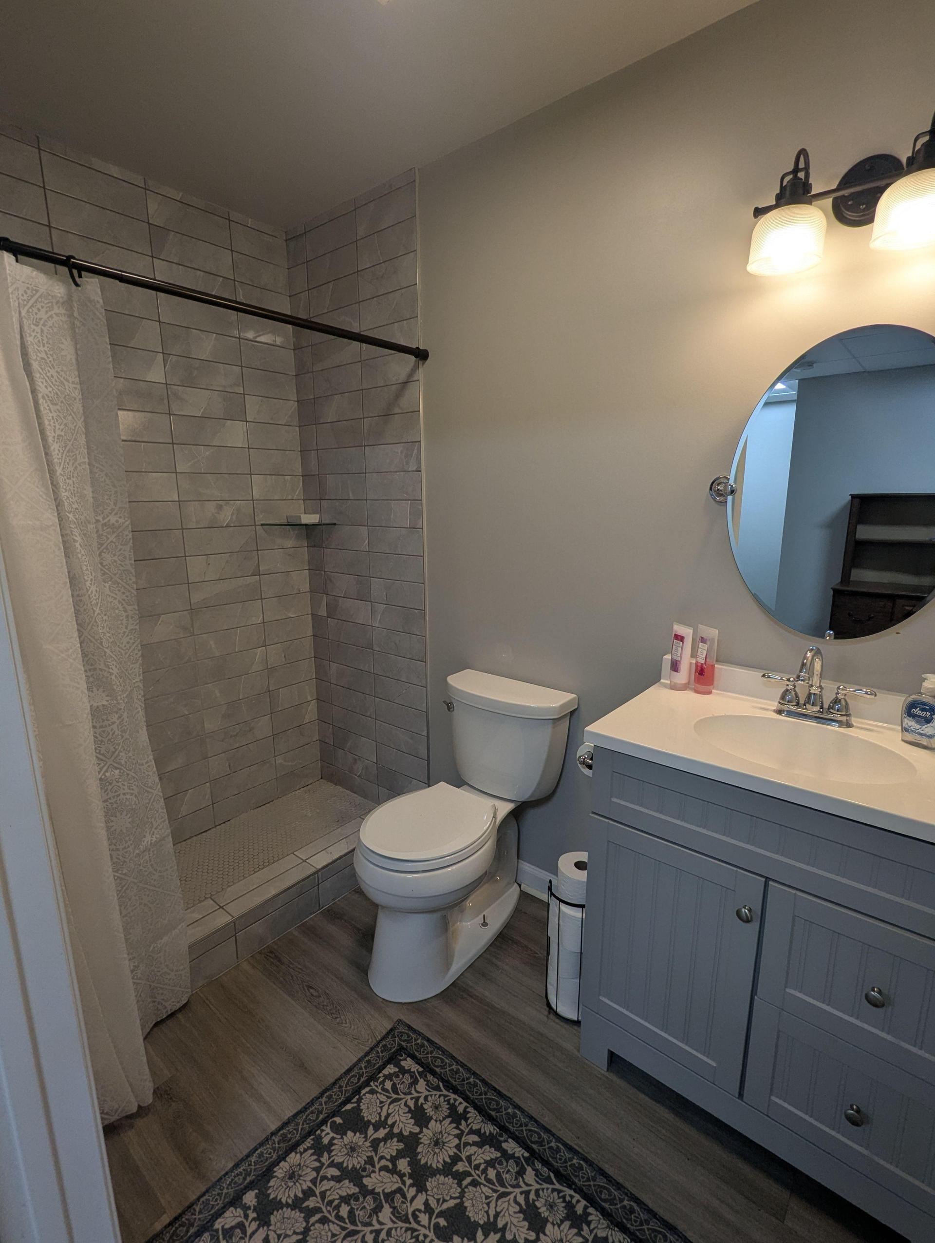 Basement Full bath (private)