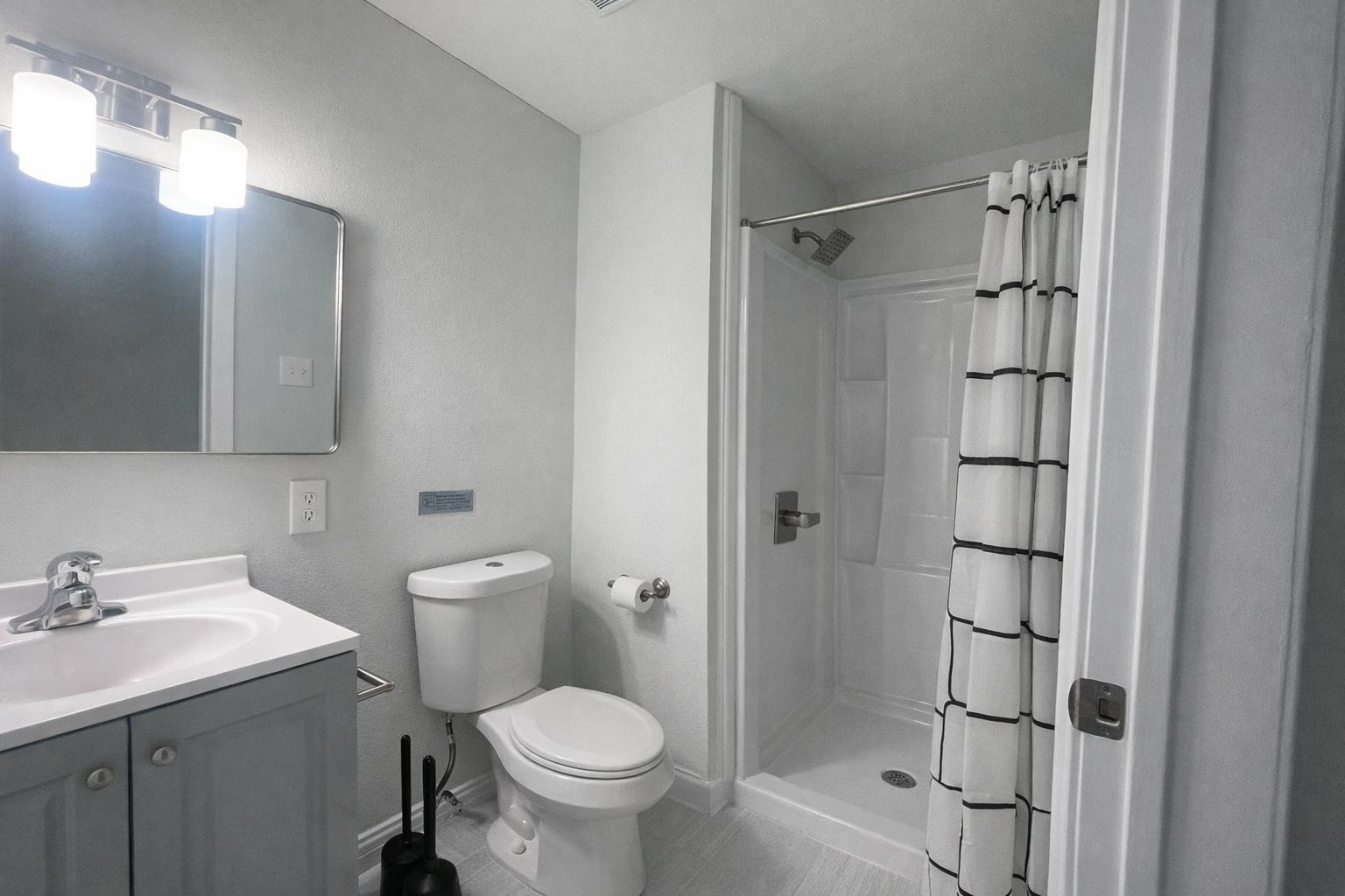 Shared bathroom 2 (downstairs)