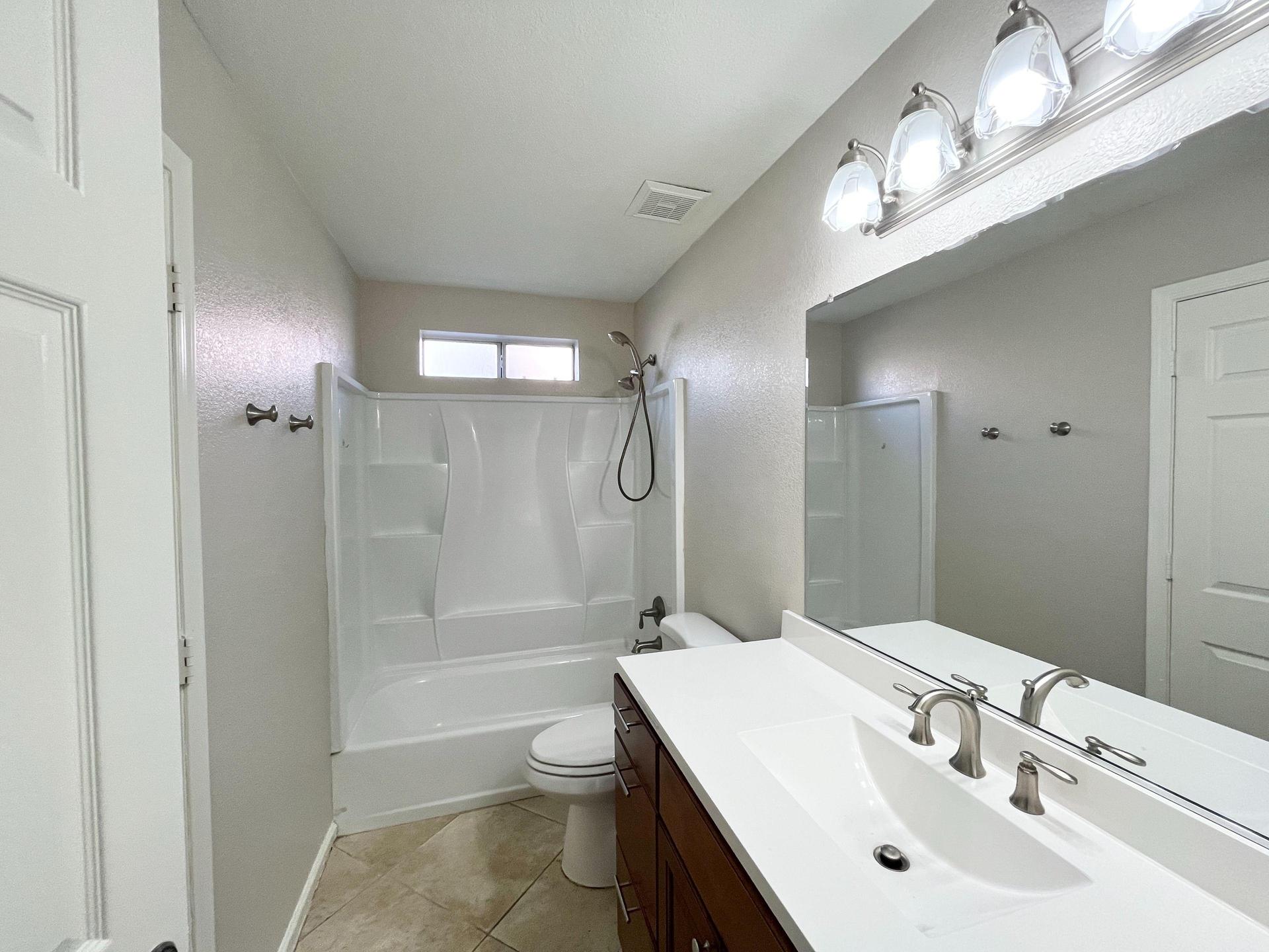 COMMUNITY BATHROOM FOR ROOM 2 + 3