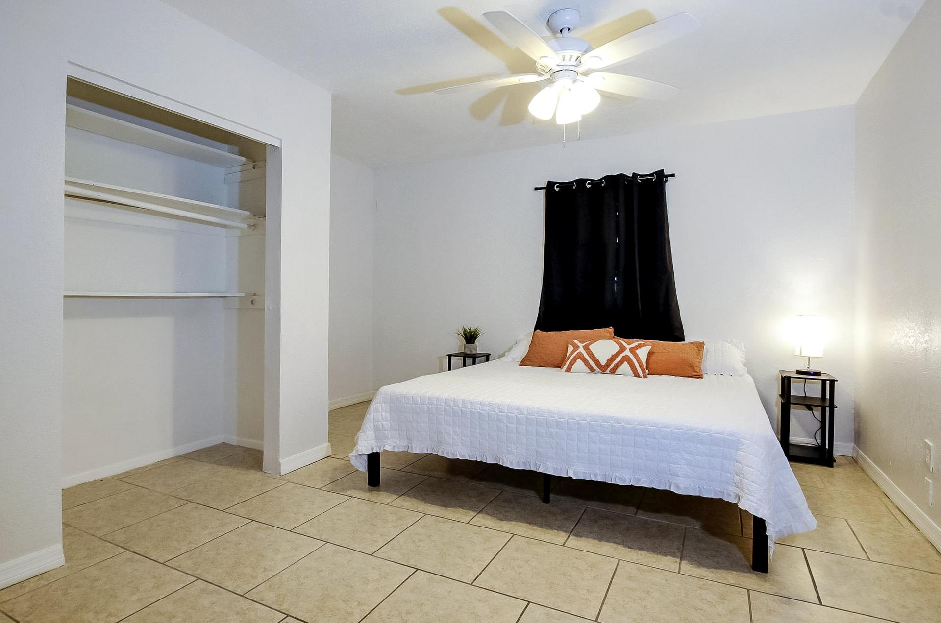 bedroom, detected:ceiling fan, bed