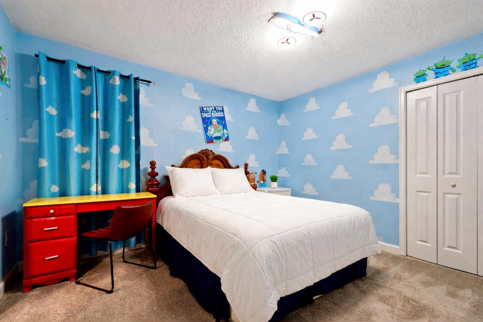 Queen bed with Private dual sink bath