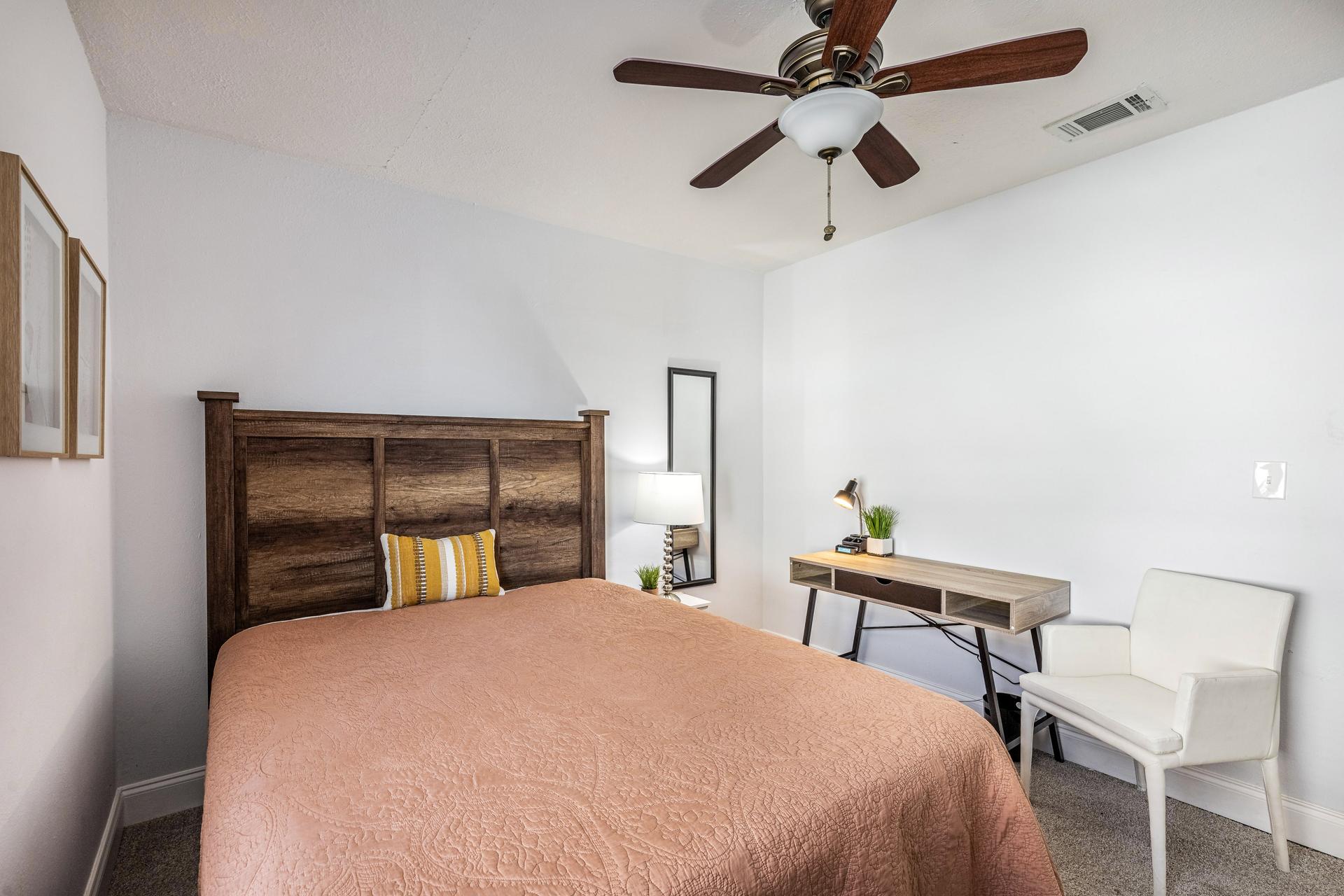 bedroom, detected:ceiling fan, bed