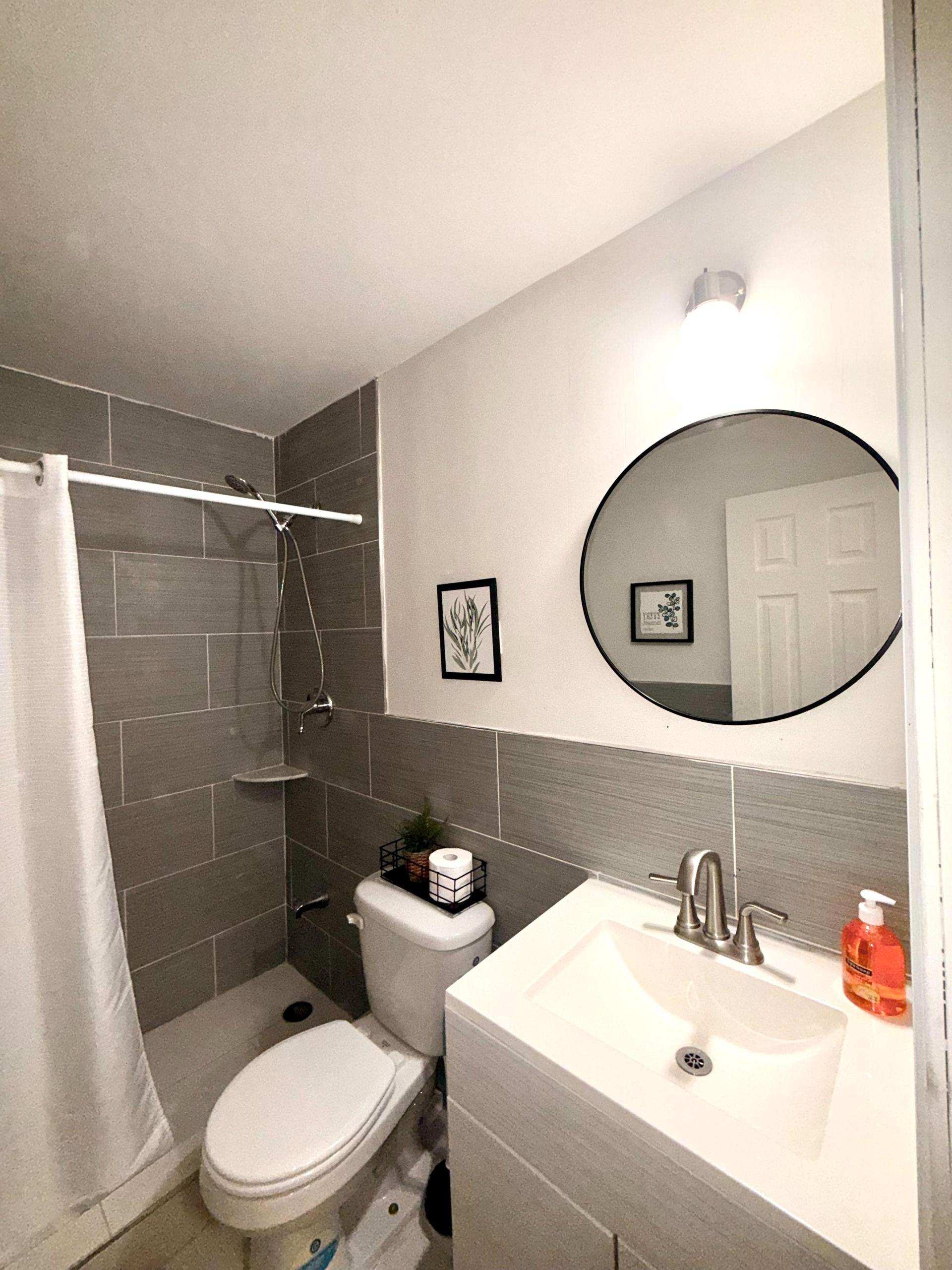 Tiny Cozy Inn Suite (Private Bath)