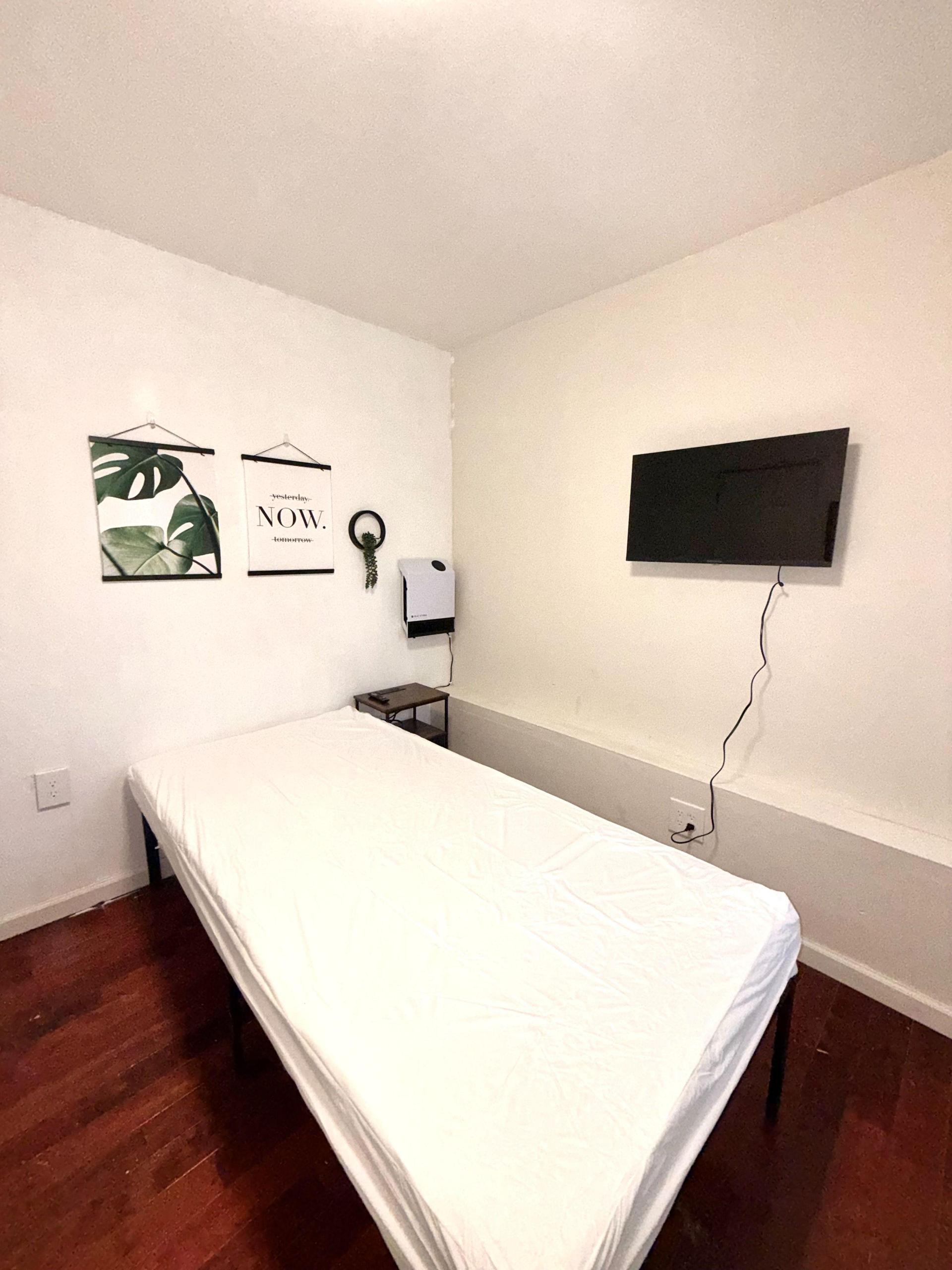 Tiny Cozy Inn Suite (Private Bath)