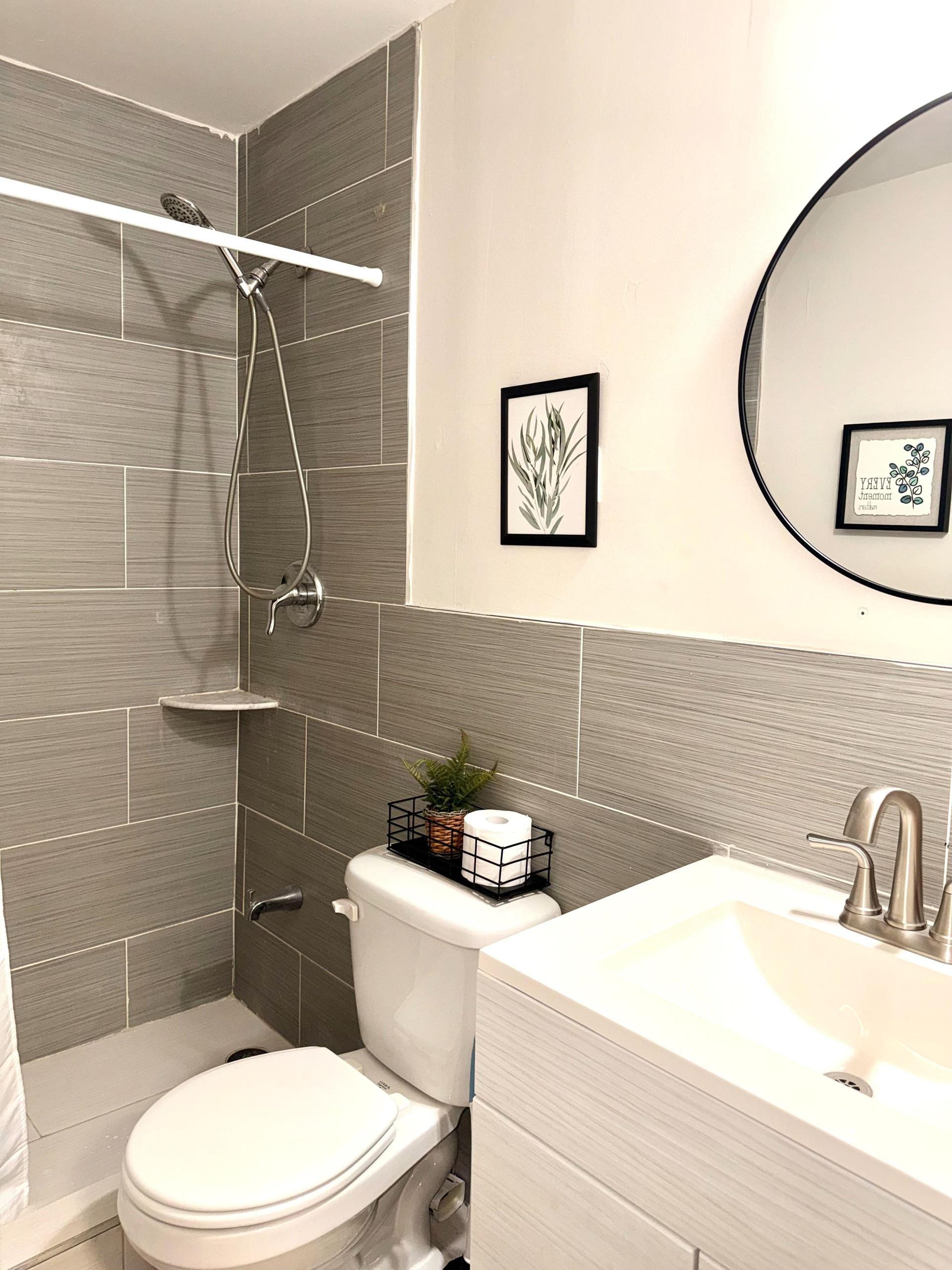 Tiny Cozy Inn Suite (Private Bath)