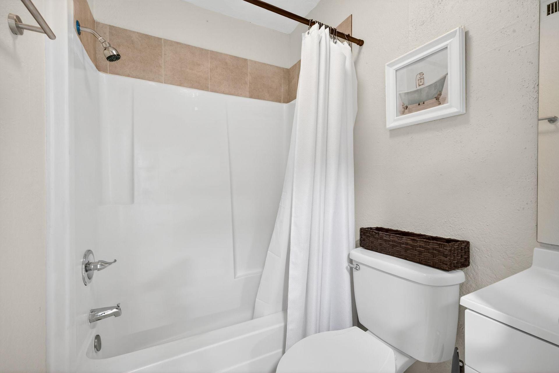 Bathroom B - Shower/Tub Combo