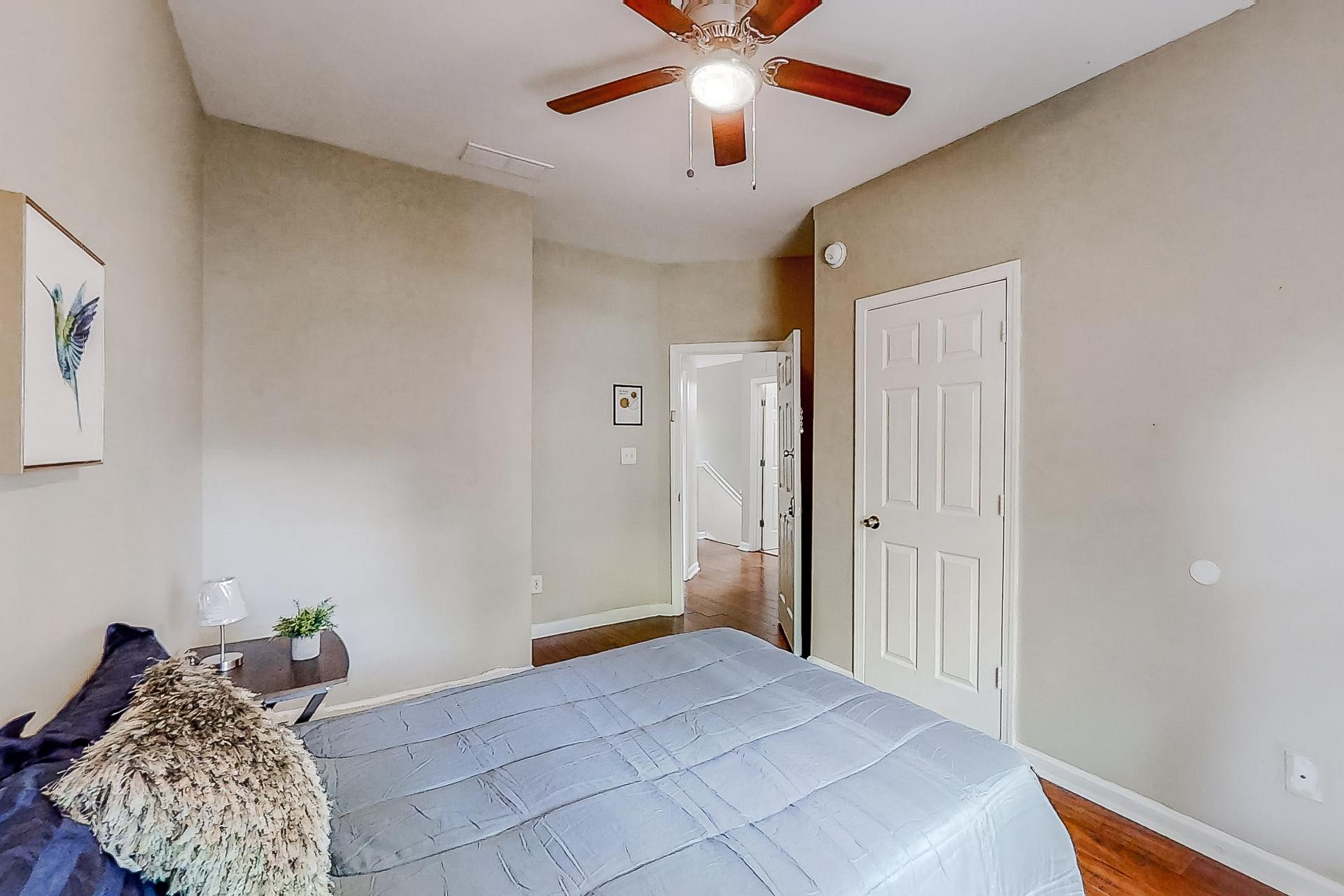 bedroom, detected:ceiling fan, bed, window blind