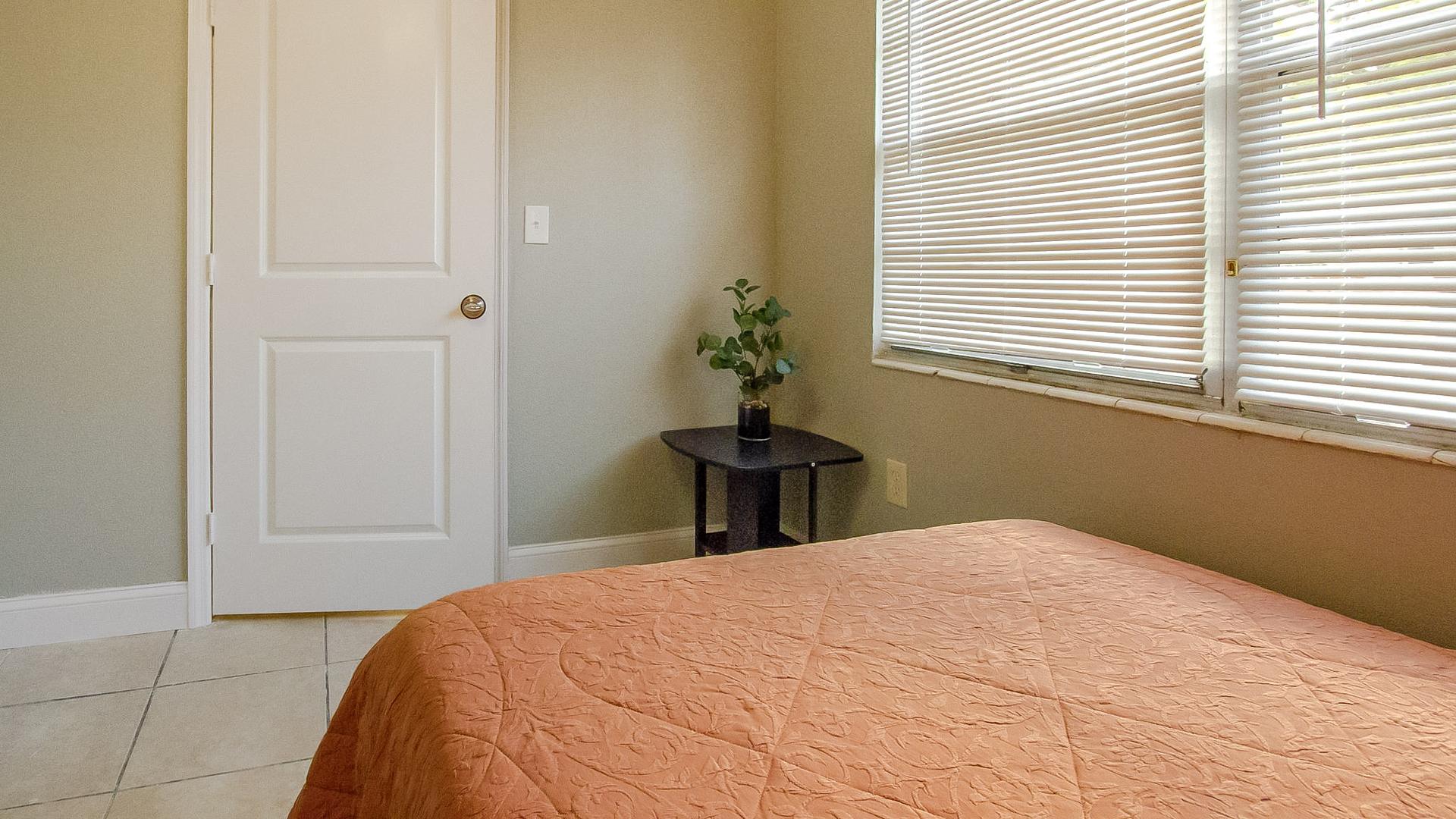 bedroom, detected:window blind, bed