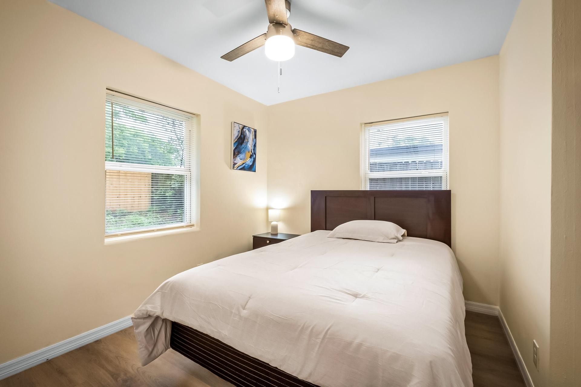 bedroom, detected:ceiling fan, window blind, bed